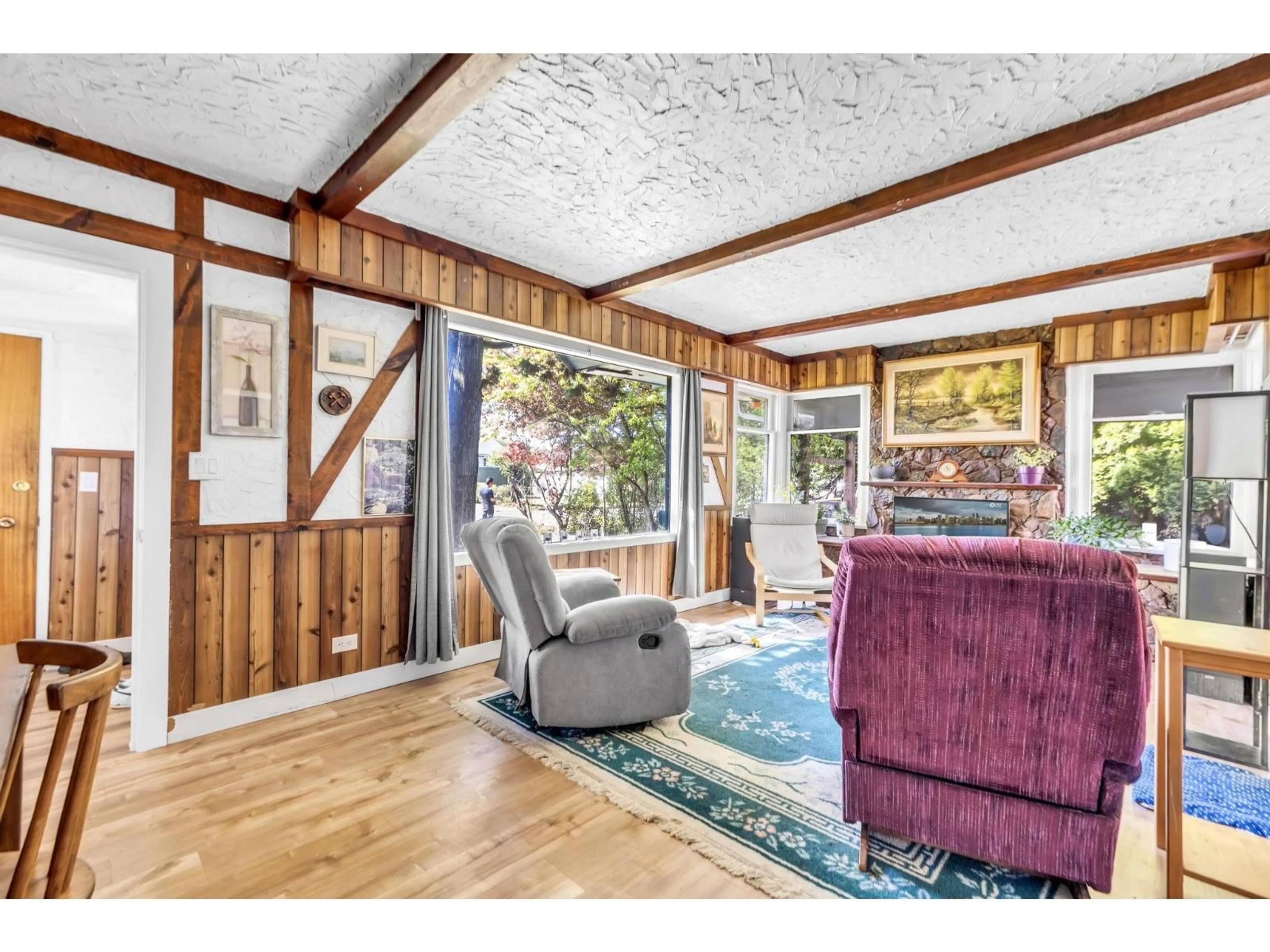 Living room with furniture, unknown for 46133 THIRD AVENUE, Chilliwack British Columbia V2P1R7