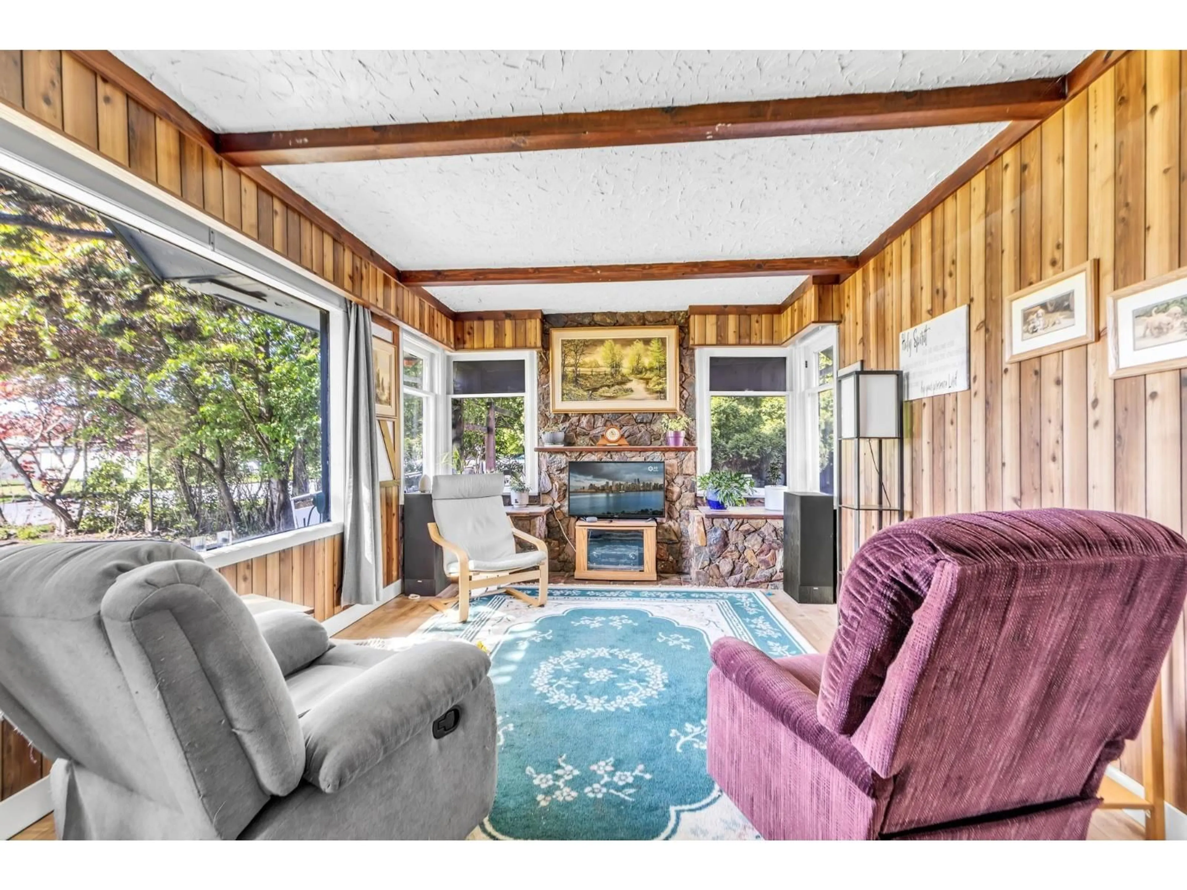 Living room with furniture, unknown for 46133 THIRD AVENUE, Chilliwack British Columbia V2P1R7