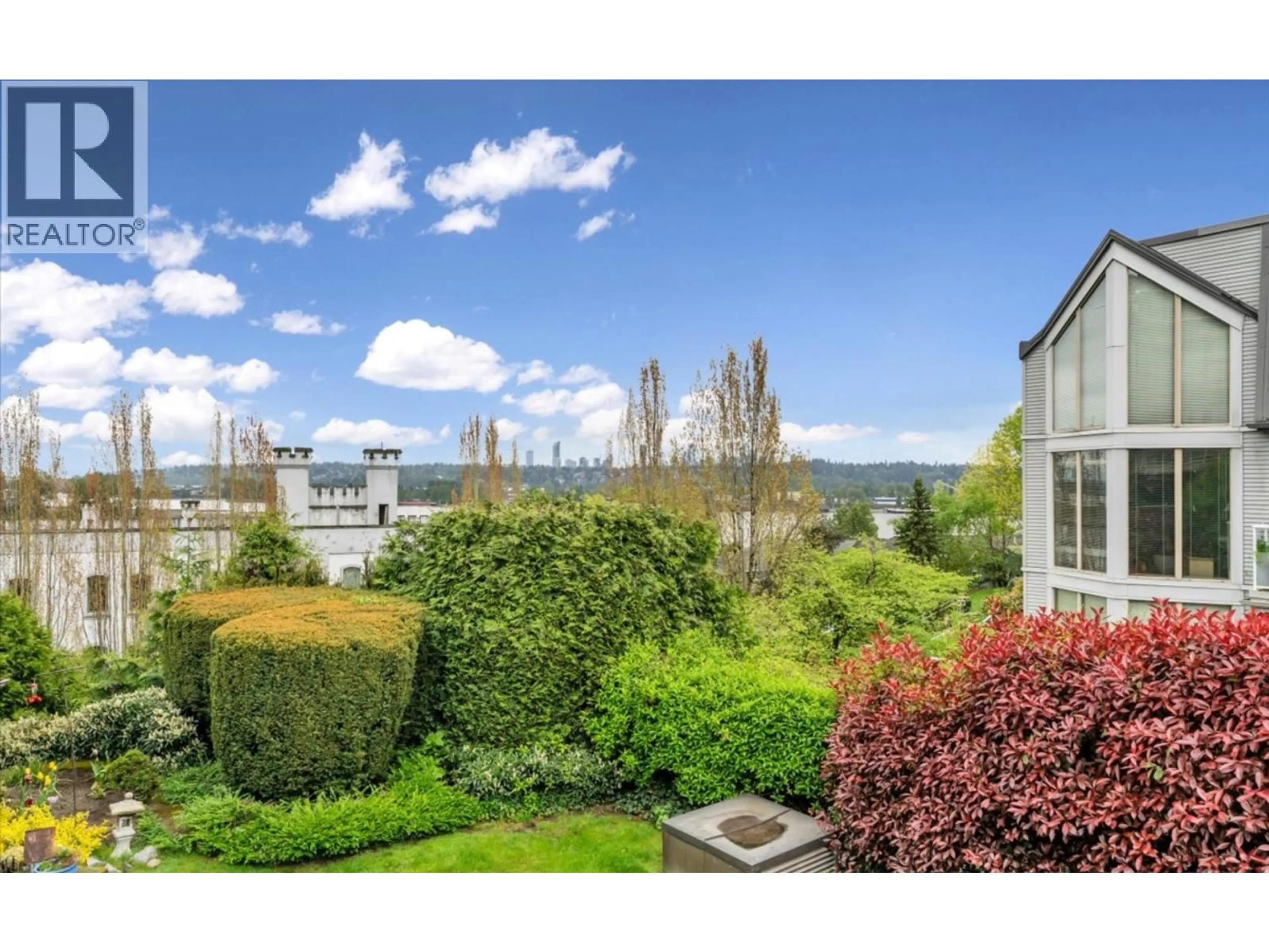 A pic from outside/outdoor area/front of a property/back of a property/a pic from drone, water/lake/river/ocean view for 303 - 70 RICHMOND STREET, New Westminster British Columbia T6W2N4