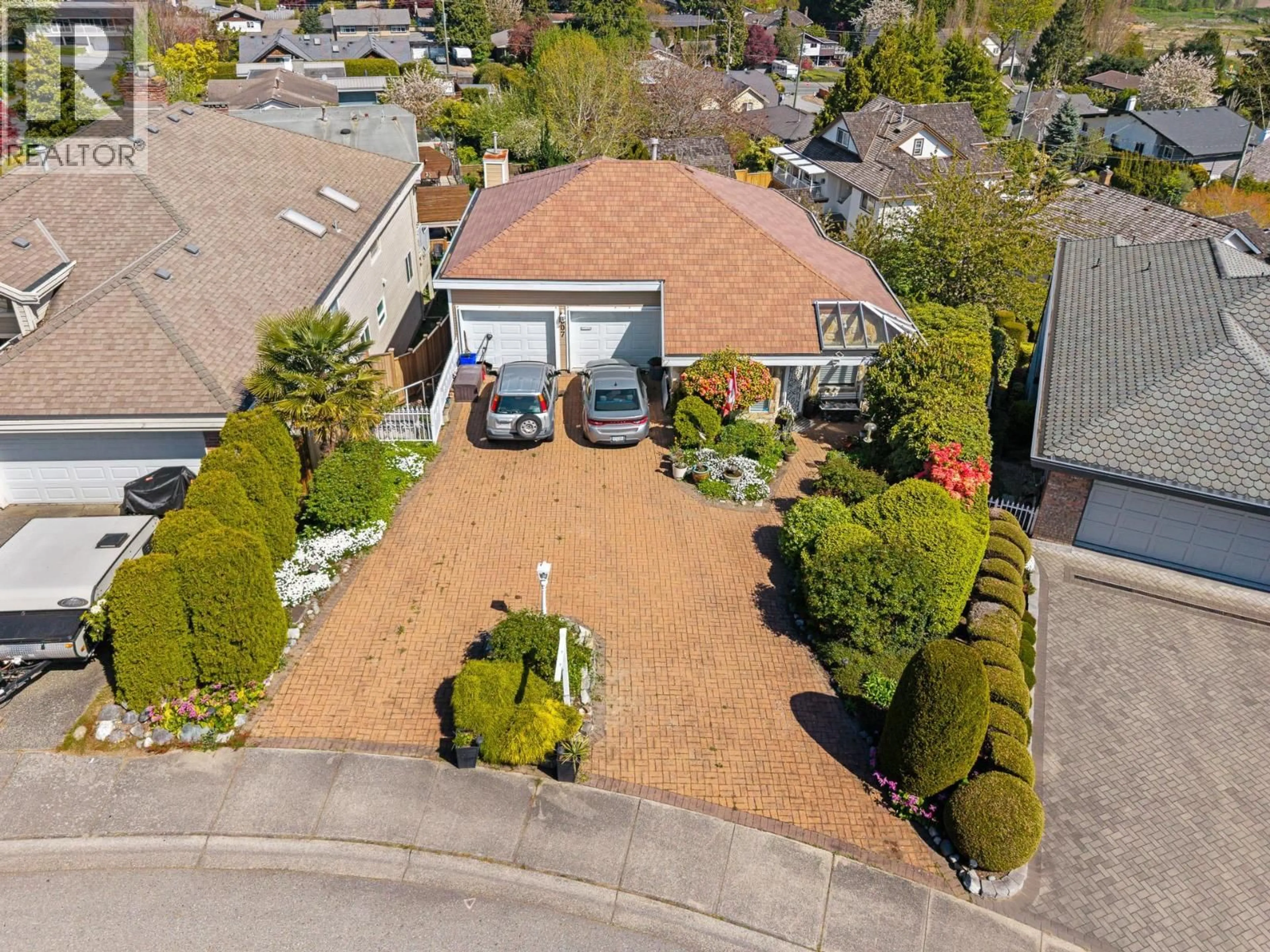 A pic from outside/outdoor area/front of a property/back of a property/a pic from drone, street for 307 ROSEHILL WYND, Delta British Columbia V4M3L8