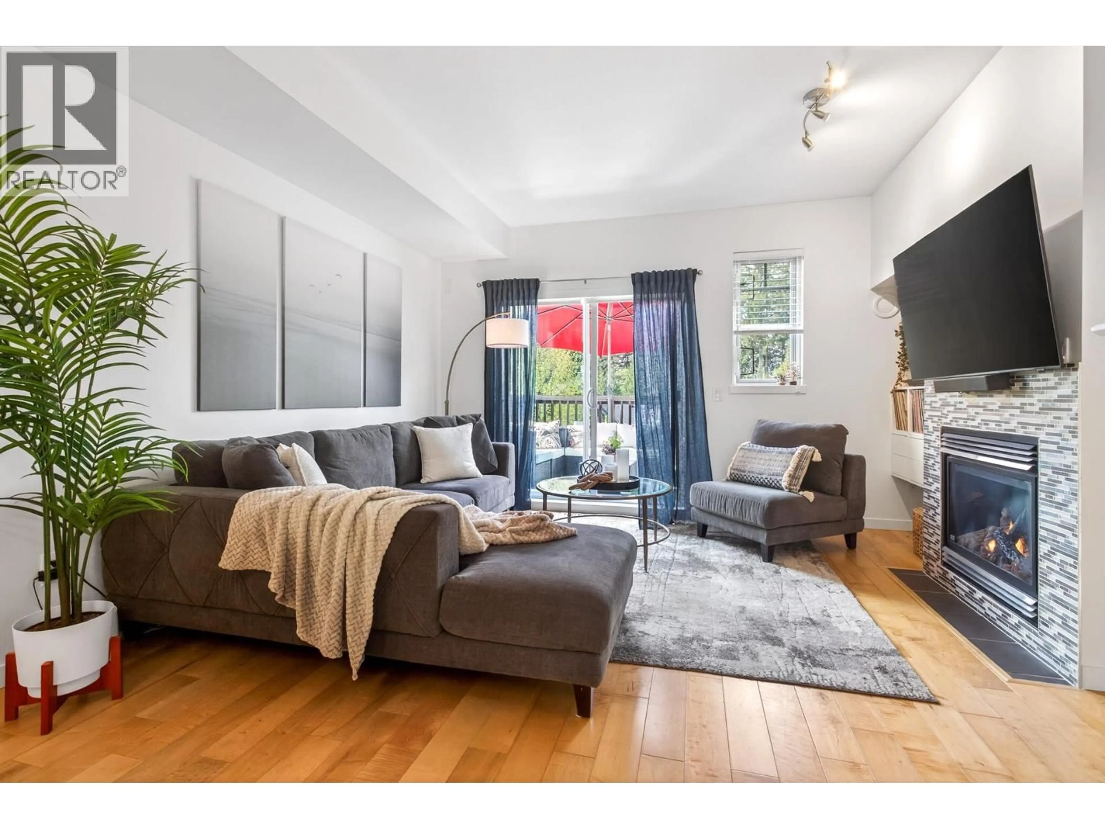 Living room with furniture, wood/laminate floor for 81 - 2000 PANORAMA DRIVE, Port Moody British Columbia V3H5J5