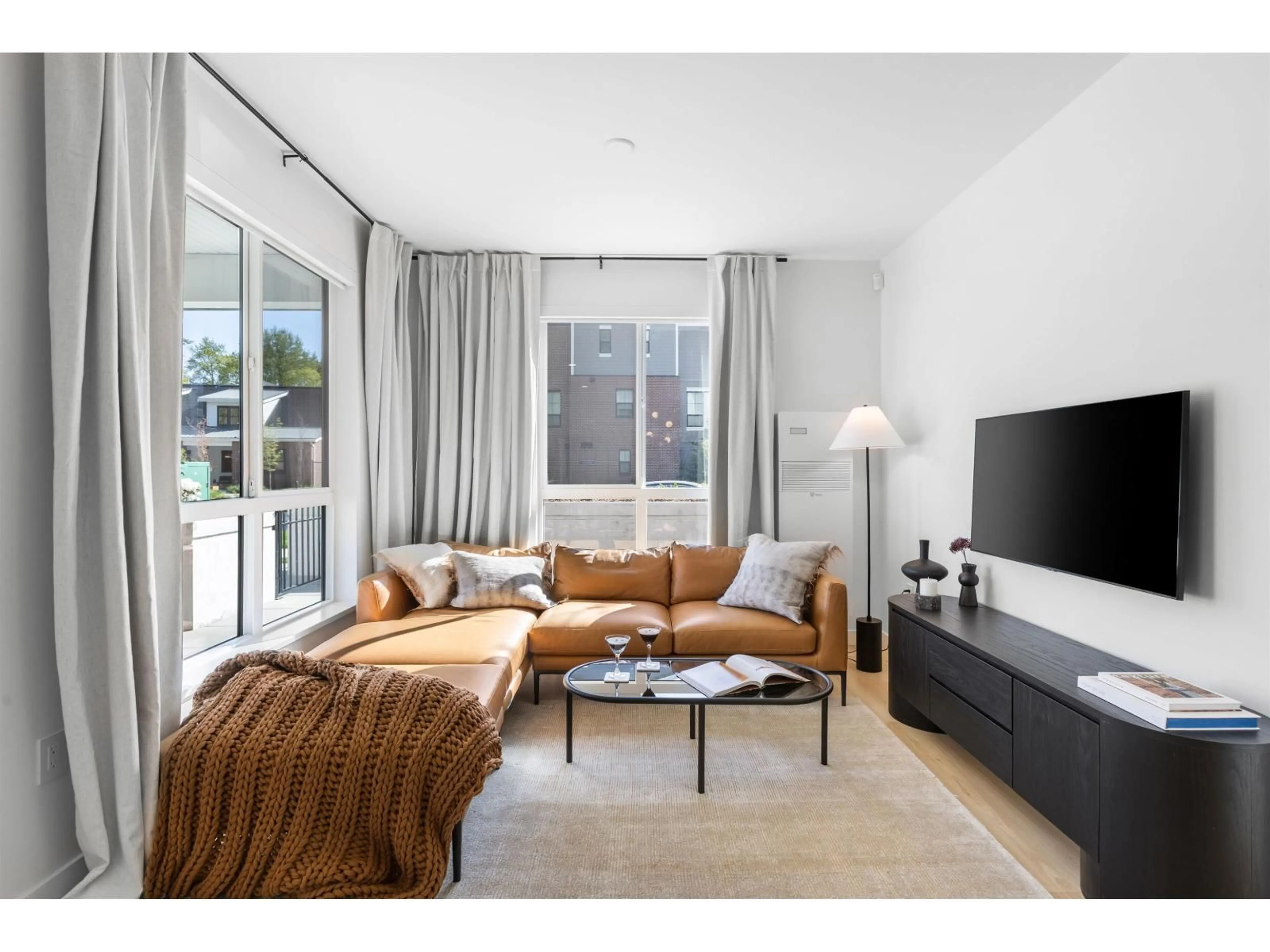 Living room with furniture, unknown for 202 - 2771 MONTROSE AVENUE, Abbotsford British Columbia V2S0R2