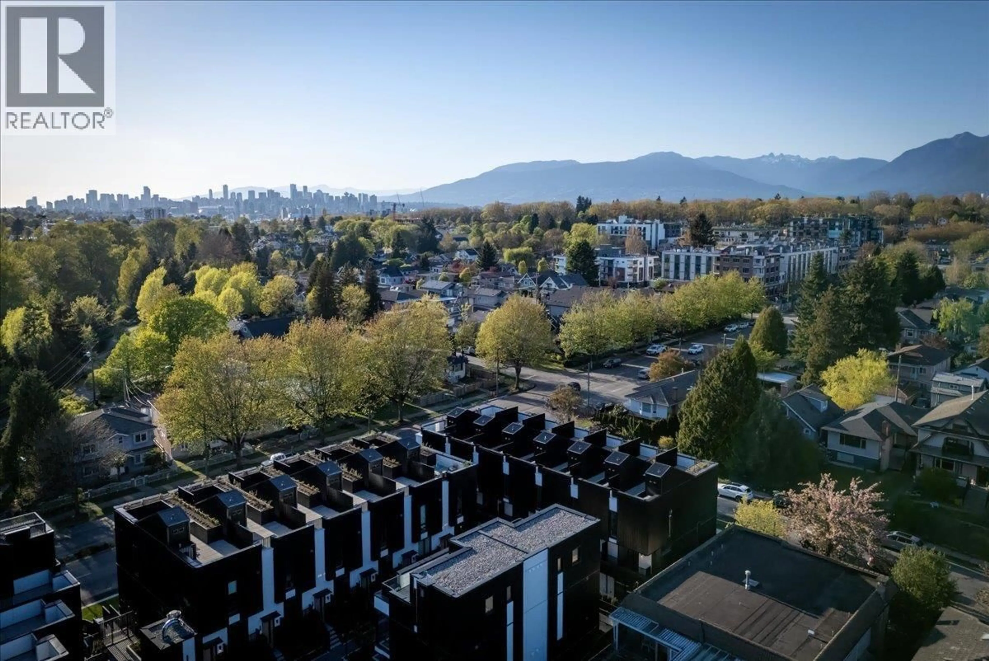 A pic from outside/outdoor area/front of a property/back of a property/a pic from drone, city buildings view from balcony for 231 - 2830 NANAIMO STREET, Vancouver British Columbia V5N0E3