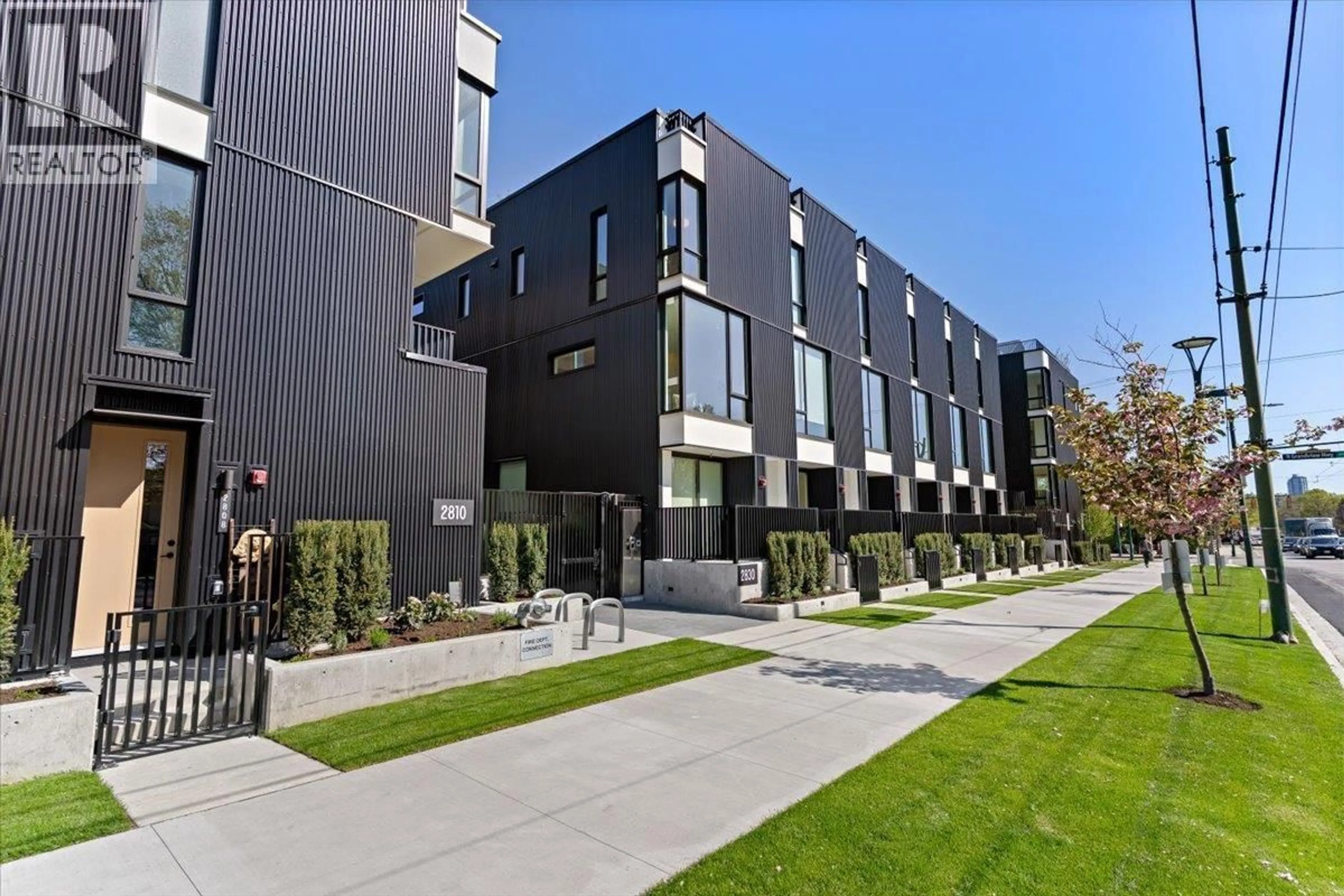 Patio, street for 231 - 2830 NANAIMO STREET, Vancouver British Columbia V5N0E3