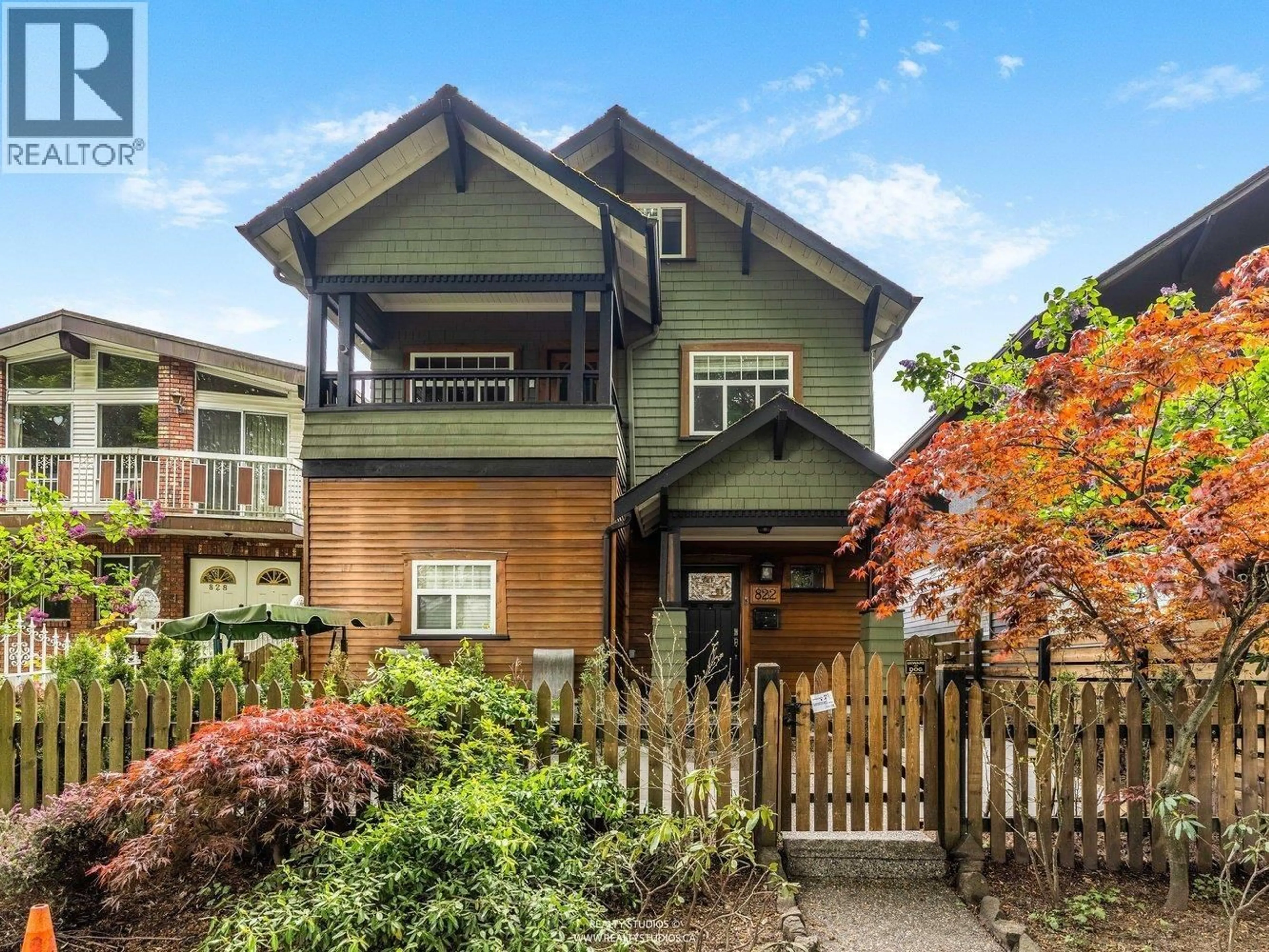 Home with vinyl exterior material, street for 822 22ND AVENUE, Vancouver British Columbia V5V1V7