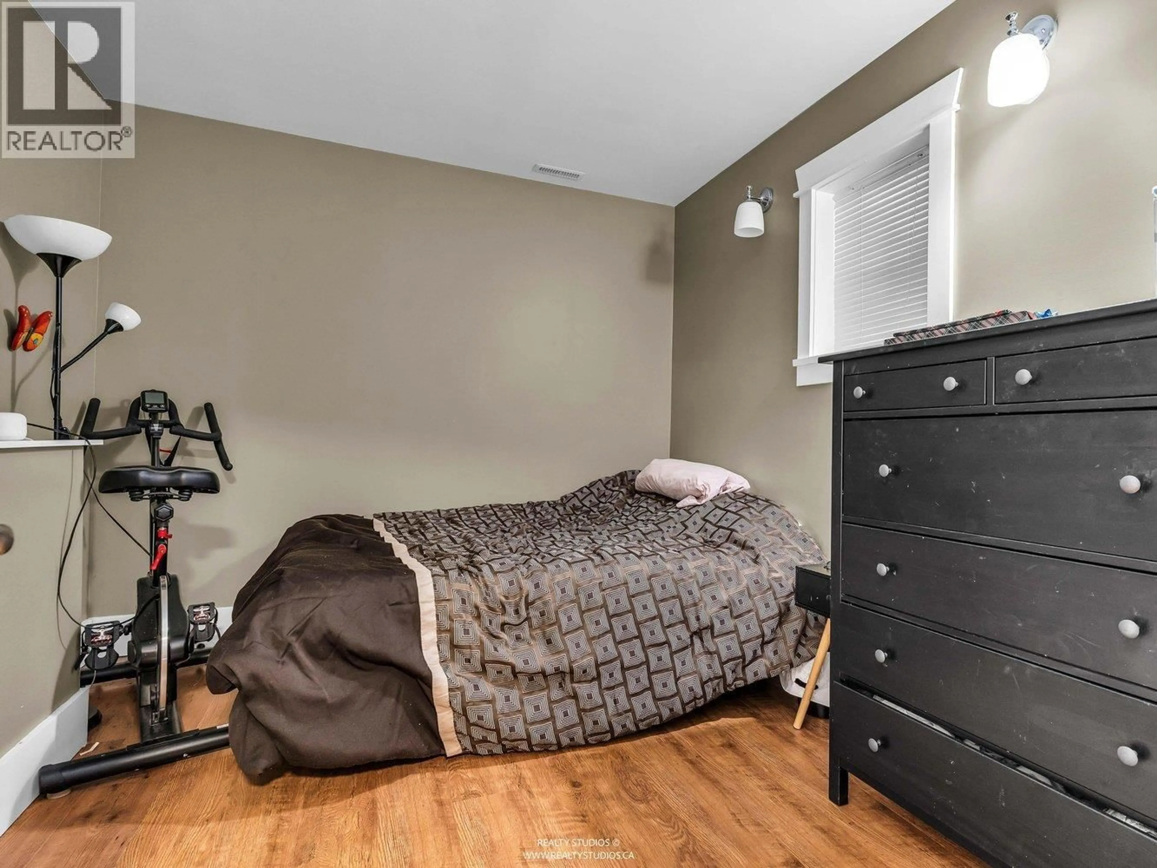 Bedroom with bed, unknown for 822 22ND AVENUE, Vancouver British Columbia V5V1V7