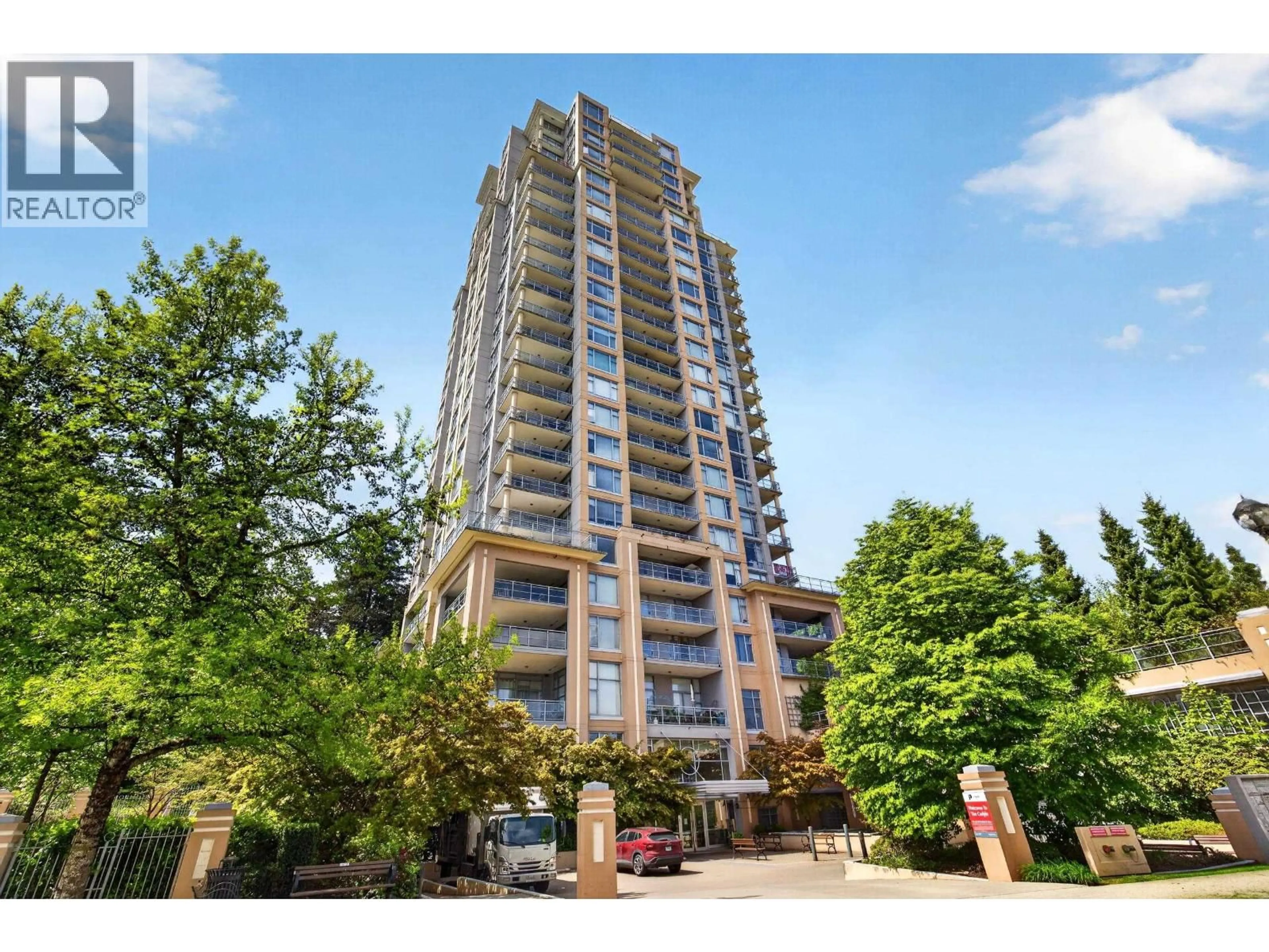 A pic from outside/outdoor area/front of a property/back of a property/a pic from drone, building for 1601 - 280 ROSS DRIVE, New Westminster British Columbia V3L0C2