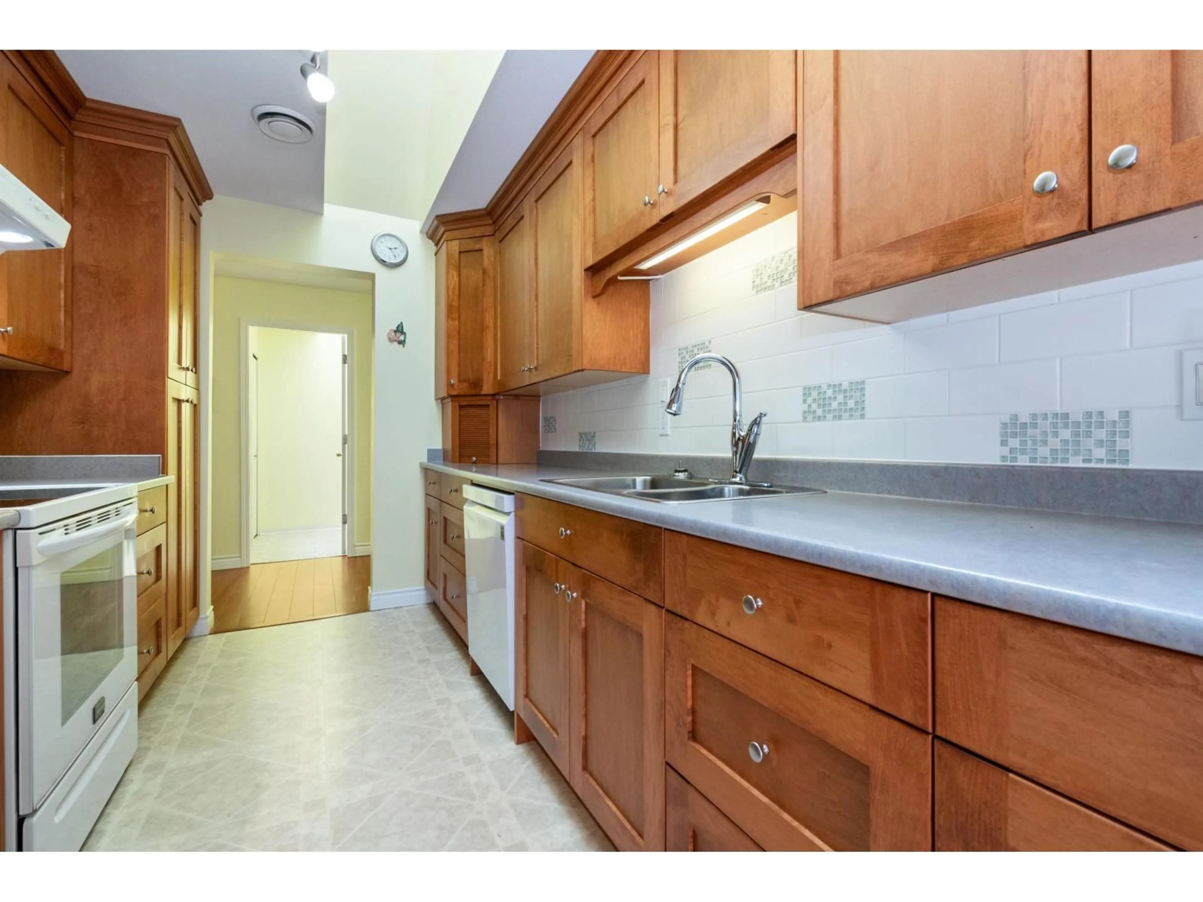 Standard kitchen, unknown for 401 - 9175 EDWARD STREET, Chilliwack British Columbia V2P4C5