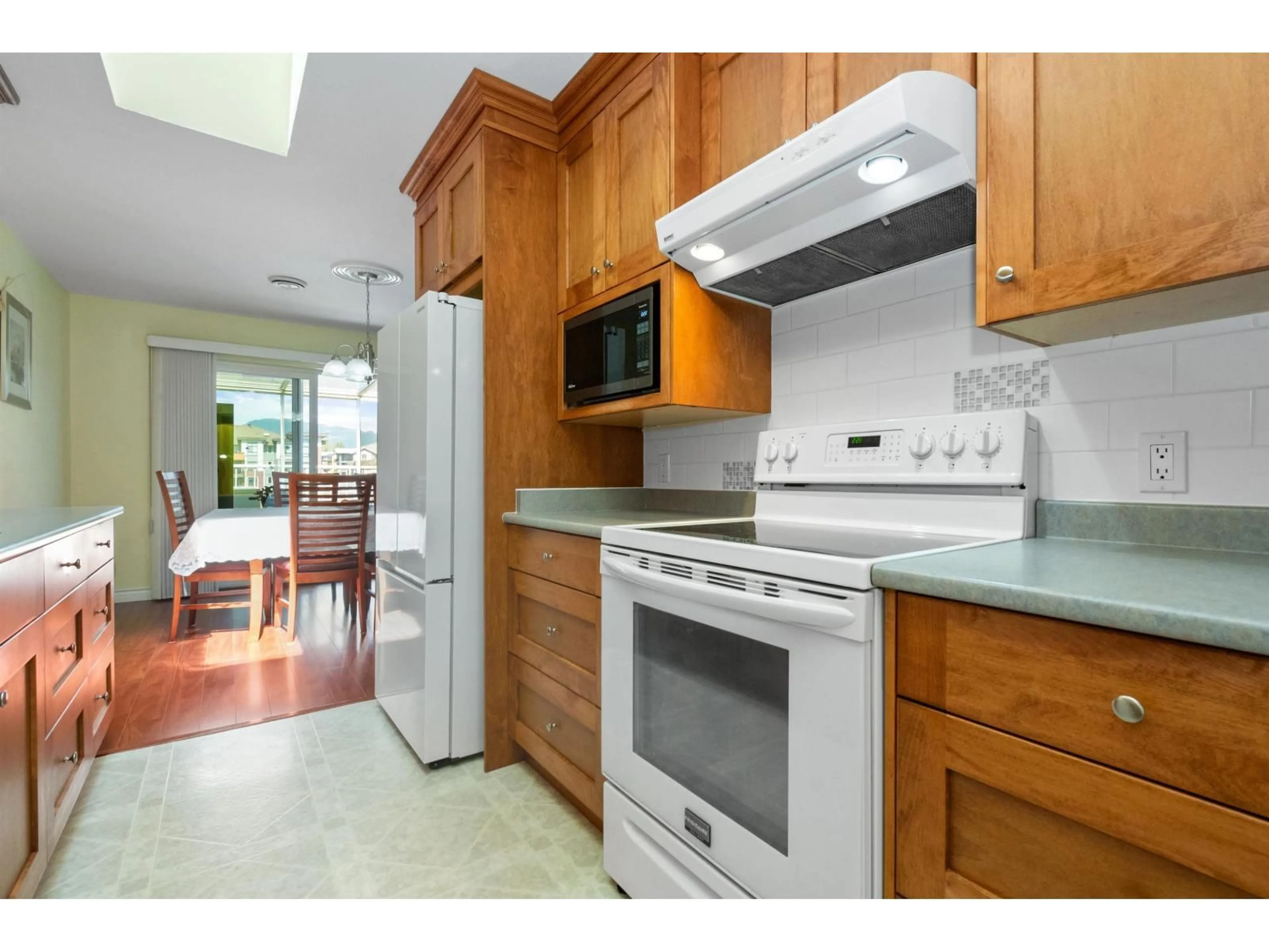 Standard kitchen, unknown for 401 - 9175 EDWARD STREET, Chilliwack British Columbia V2P4C5