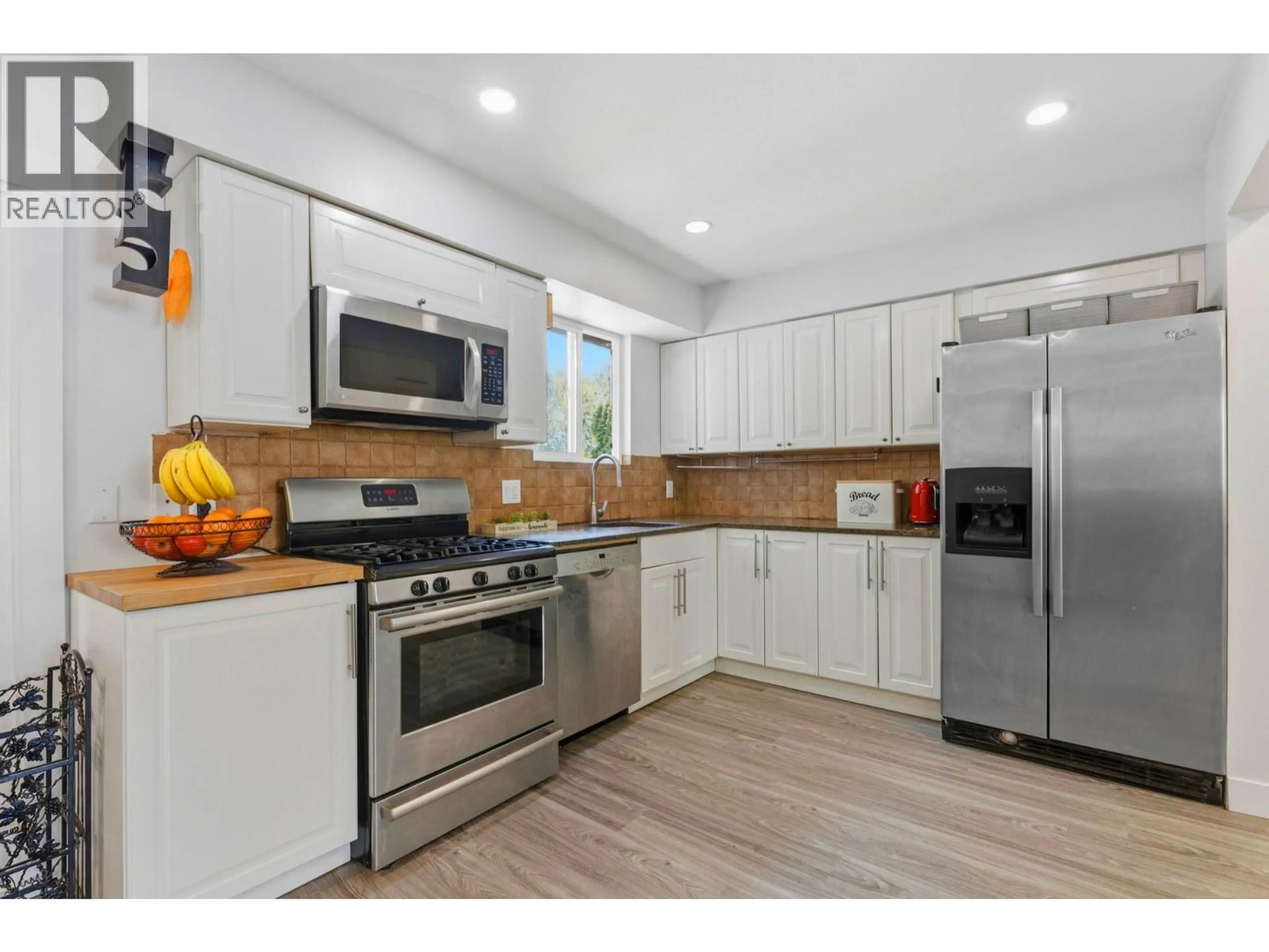 Open concept kitchen, unknown for 713 APPLEYARD COURT, Port Moody British Columbia V3H3X1