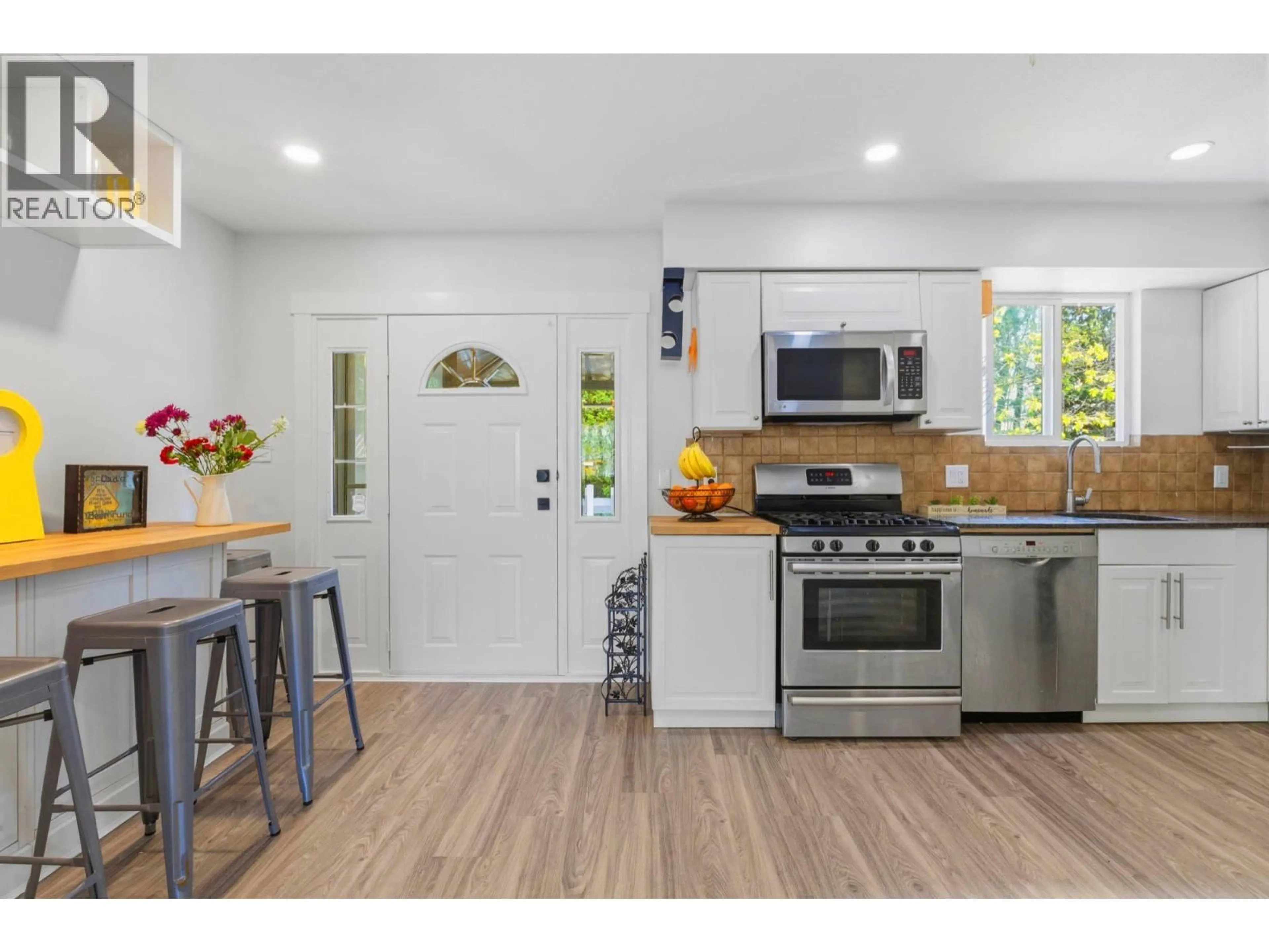Open concept kitchen, wood/laminate floor for 713 APPLEYARD COURT, Port Moody British Columbia V3H3X1