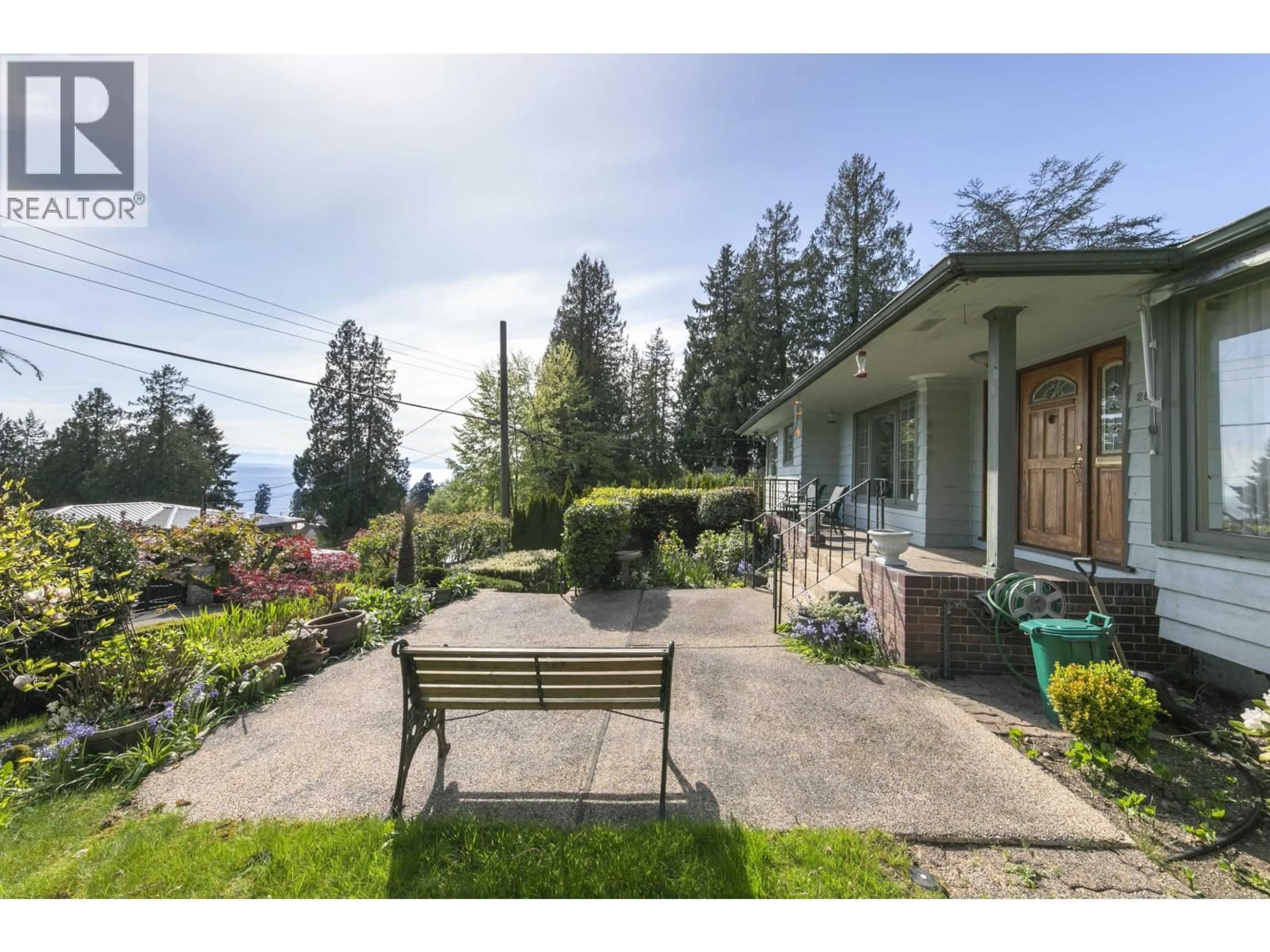 A pic from outside/outdoor area/front of a property/back of a property/a pic from drone, mountain view for 2657 HAYWOOD AVENUE, West Vancouver British Columbia V7V1Y7