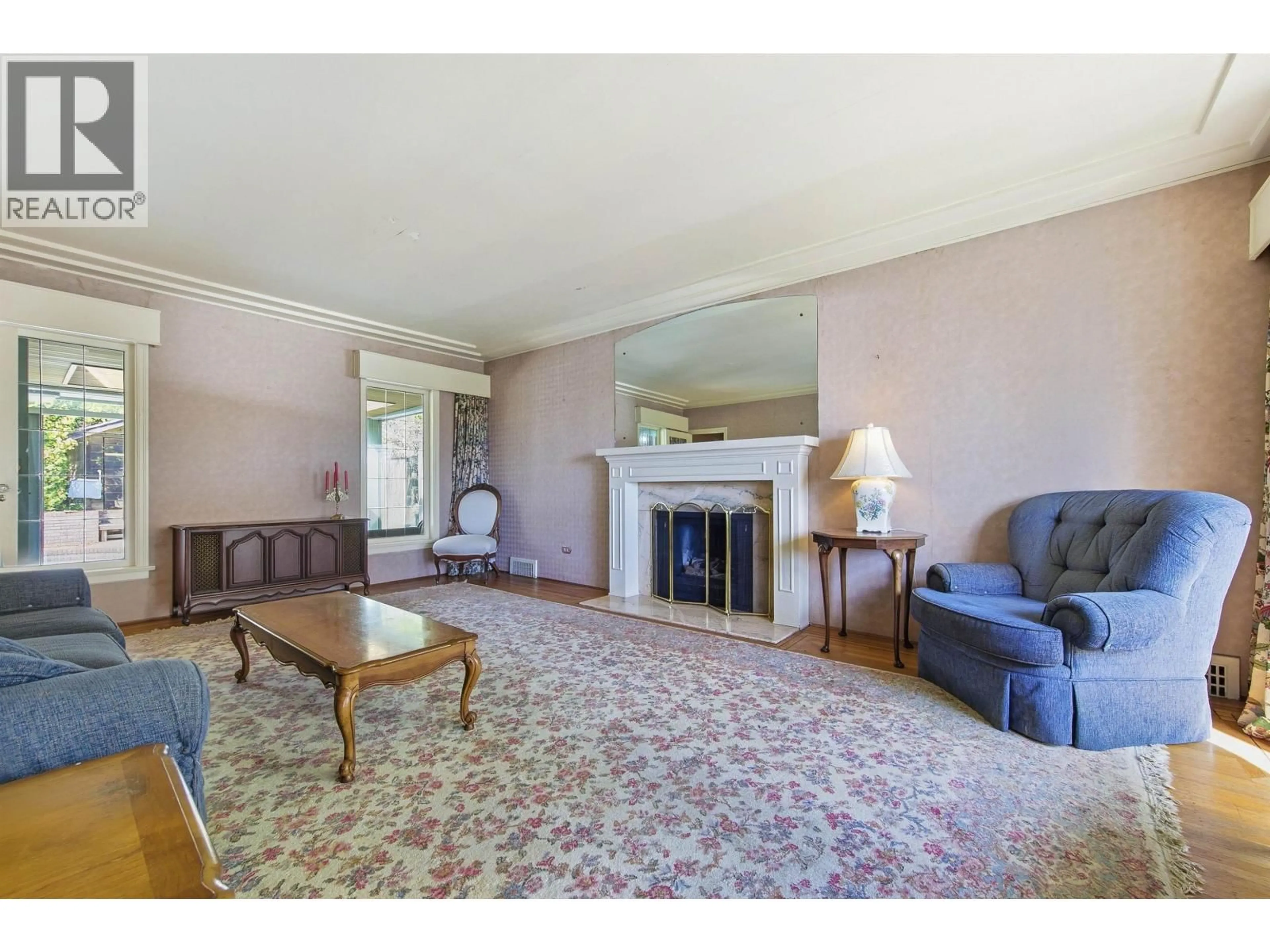 Living room with furniture, carpet floor for 2657 HAYWOOD AVENUE, West Vancouver British Columbia V7V1Y7