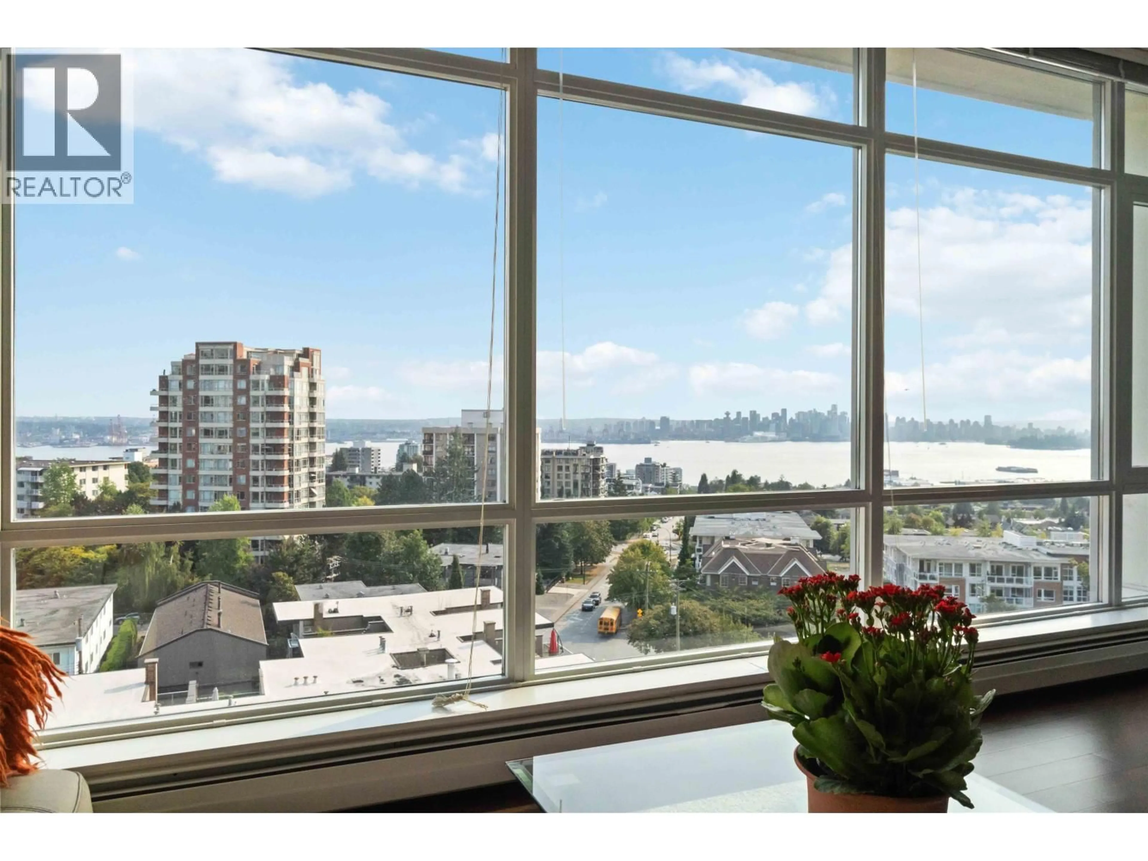 Balcony in the apartment, water/lake/river/ocean view for 901 - 1320 CHESTERFIELD AVENUE, North Vancouver British Columbia V7M0A6