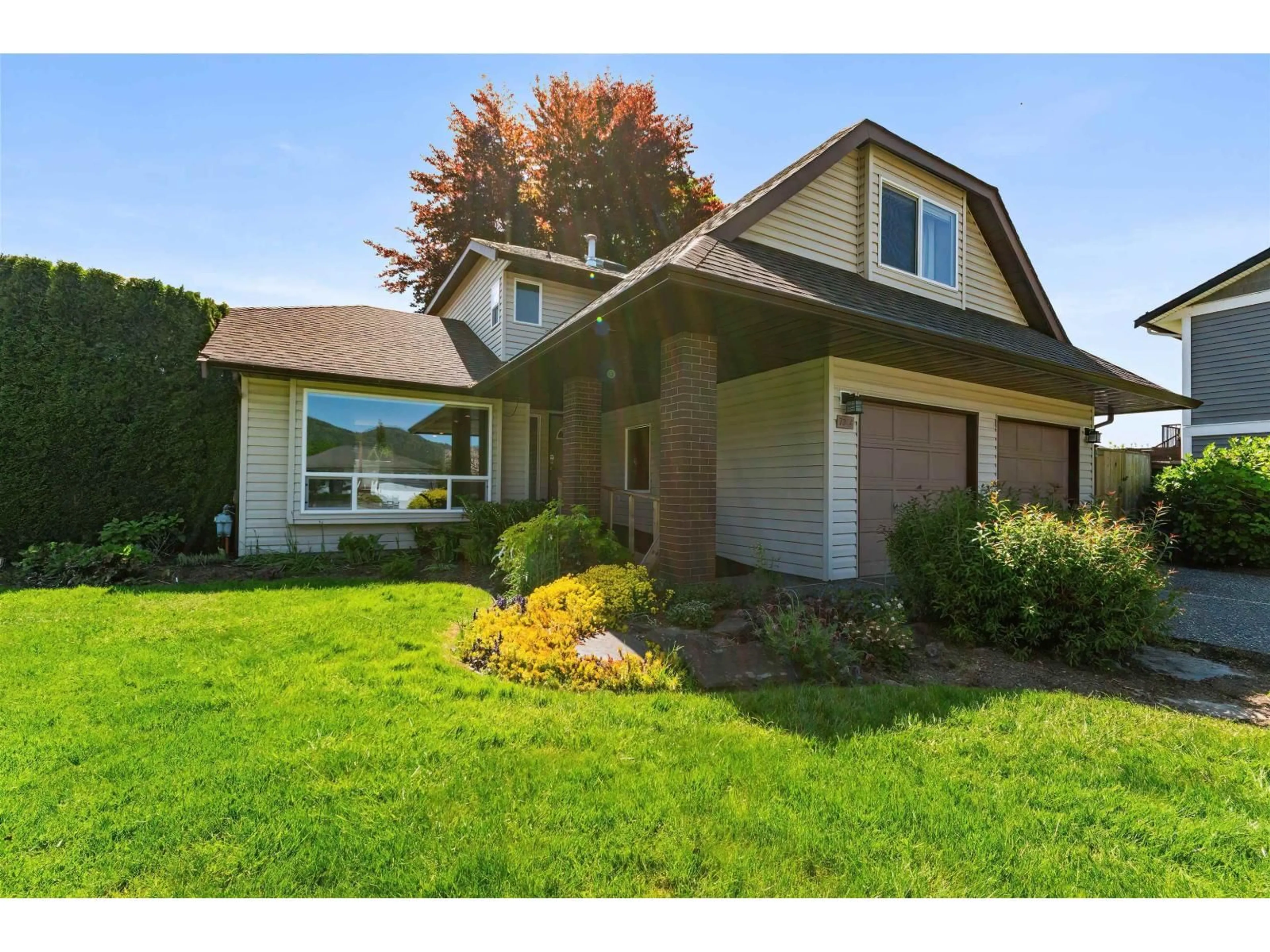 Home with vinyl exterior material, street for 7344 BOND STREET, Agassiz British Columbia V0M1A2