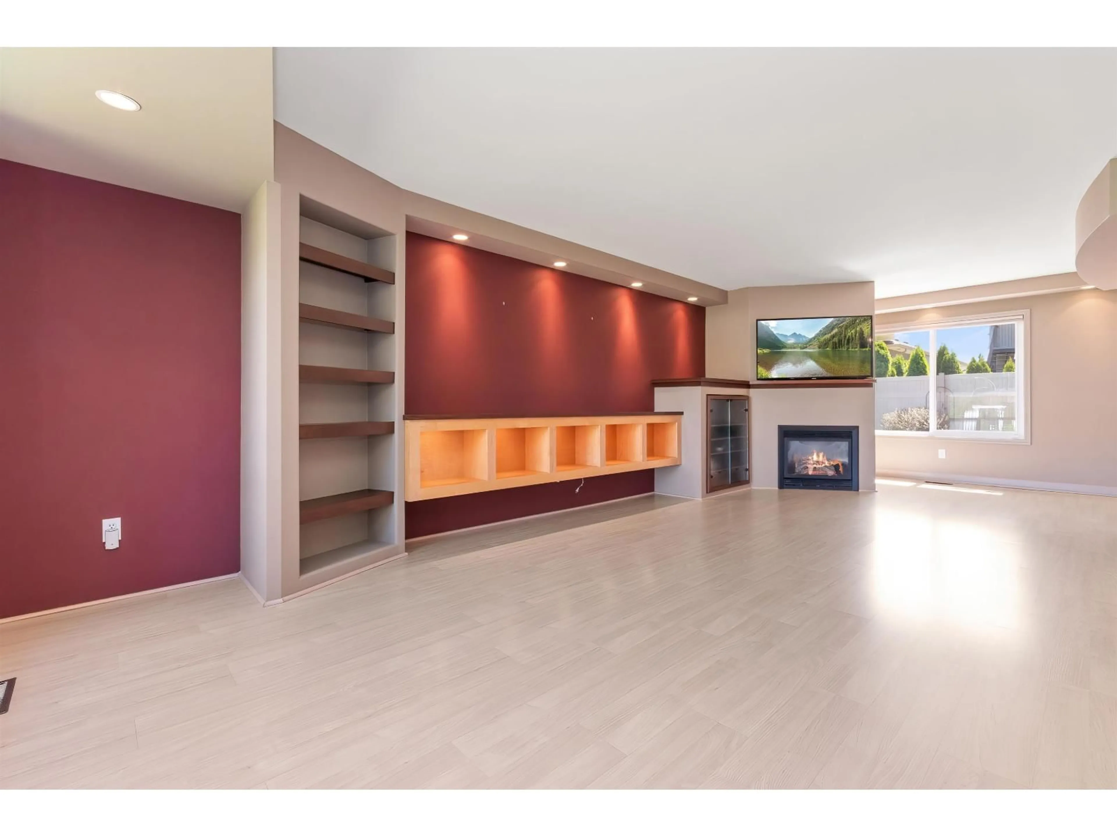 Indoor foyer for 7344 BOND STREET, Agassiz British Columbia V0M1A2