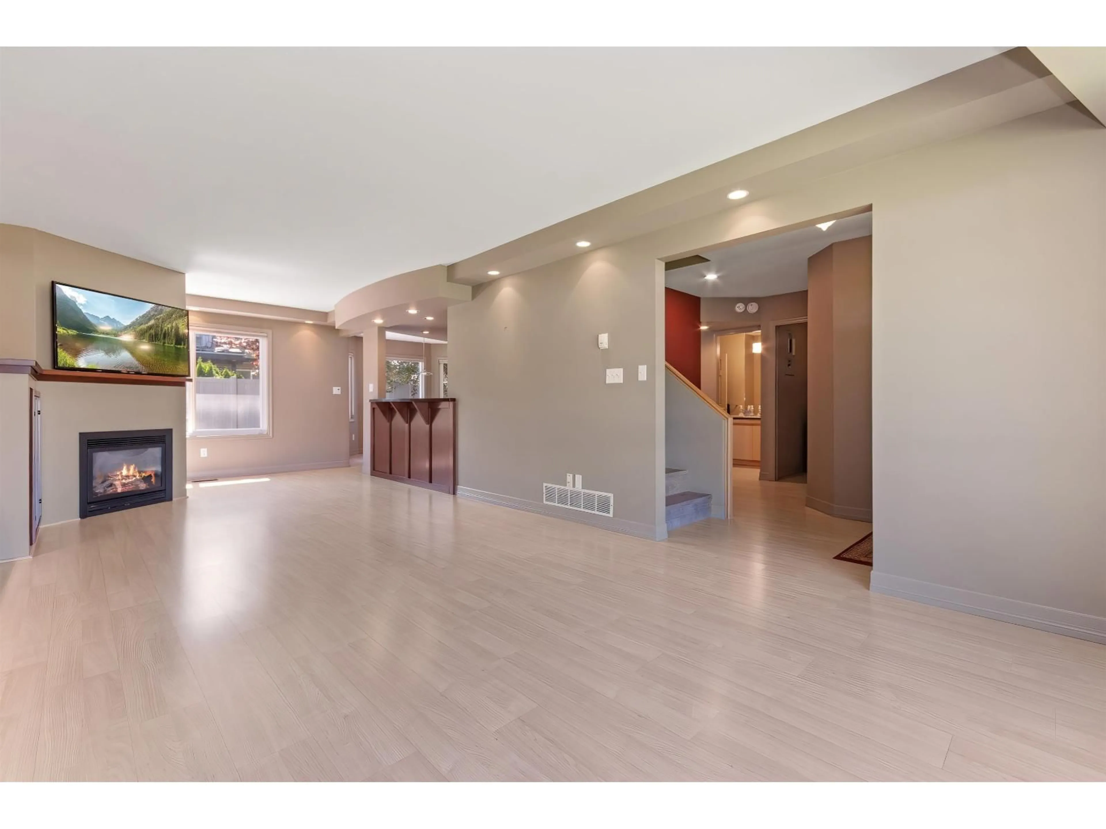 Indoor foyer for 7344 BOND STREET, Agassiz British Columbia V0M1A2