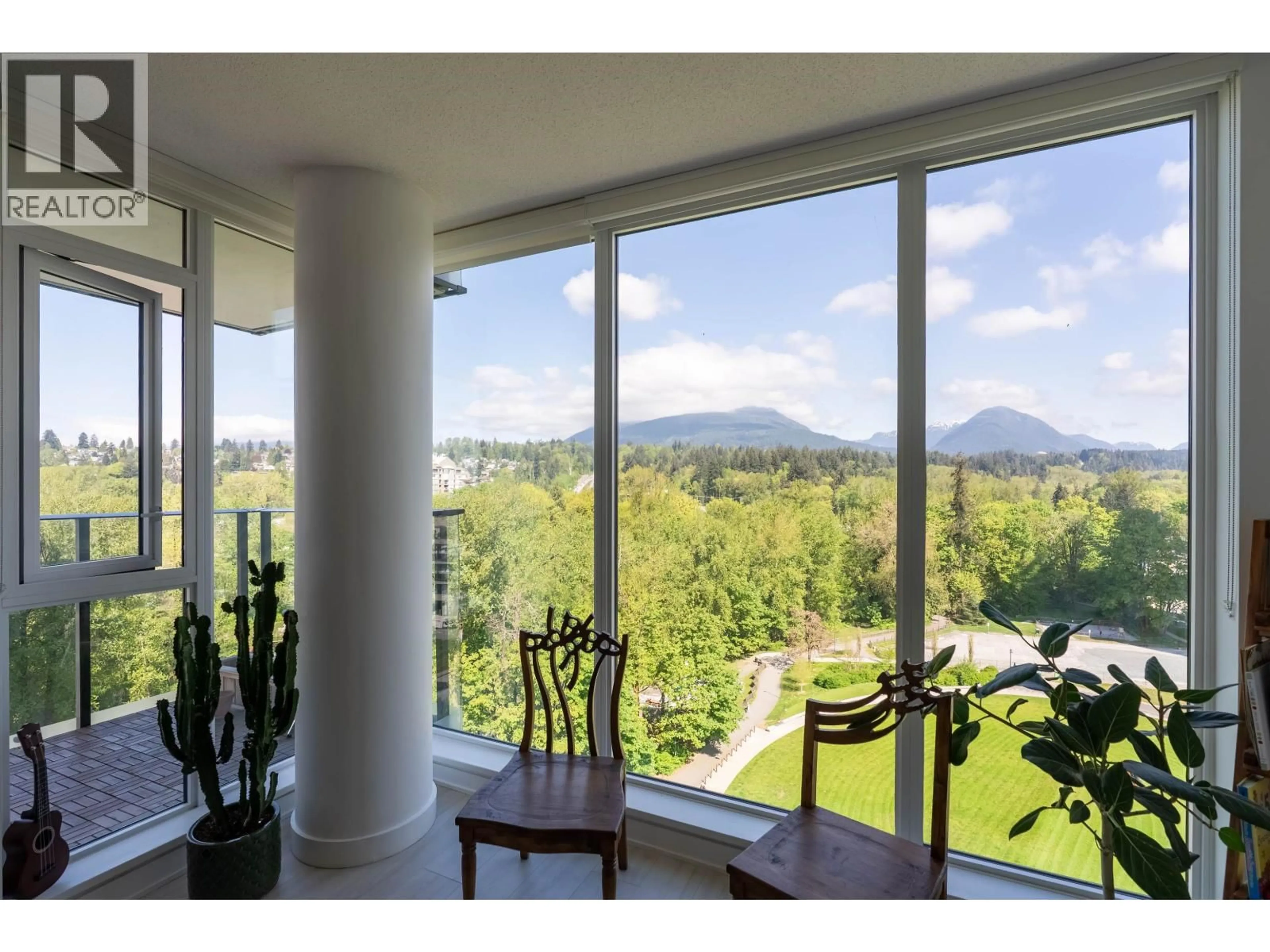 Indoor foyer for 1307 - 1471 HUNTER STREET, North Vancouver British Columbia V7J1H3