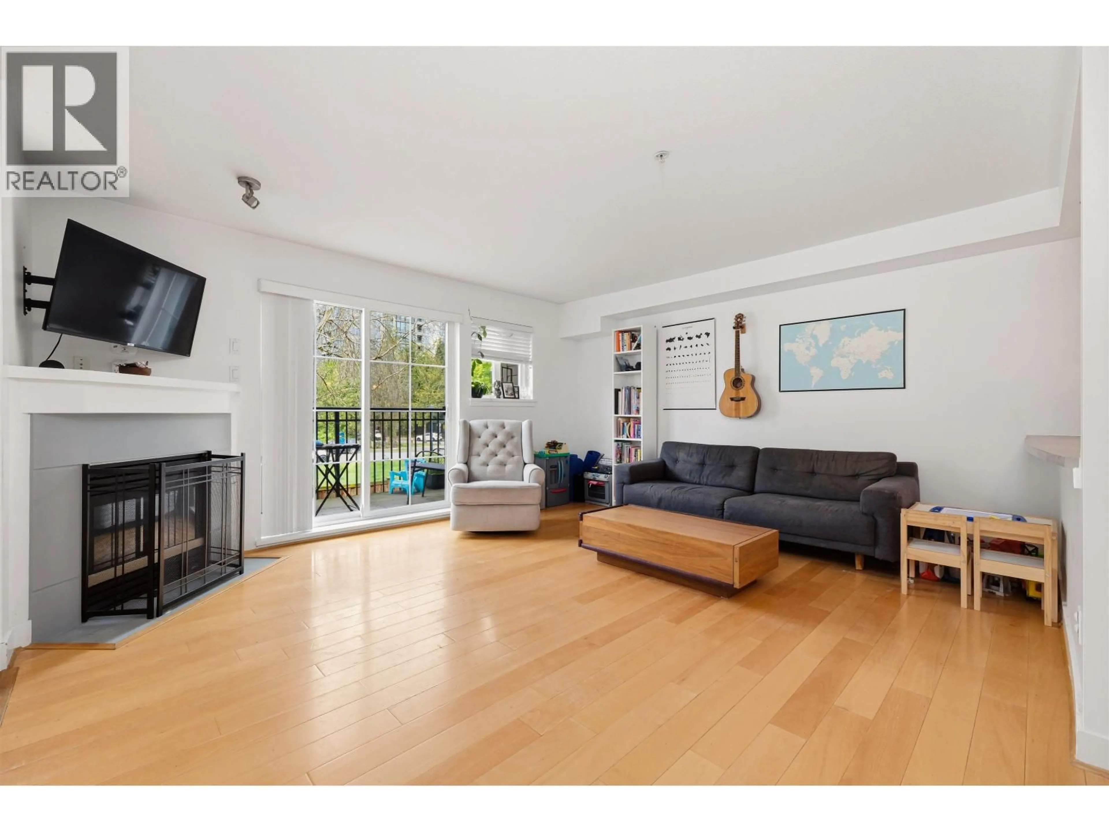 Living room with furniture, wood/laminate floor for 39 - 9339 ALBERTA ROAD, Richmond British Columbia V6Y4E3