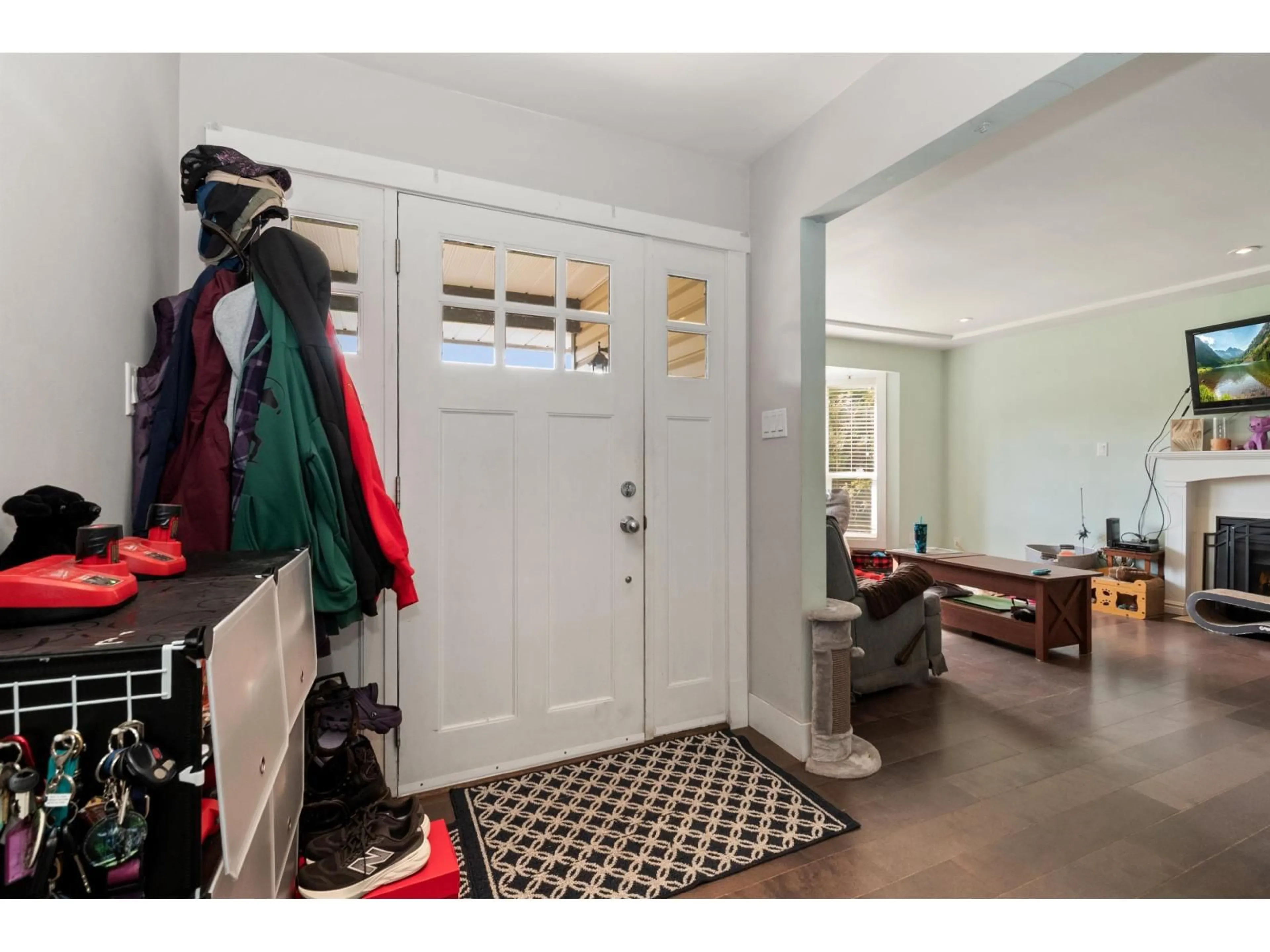 Indoor entryway for 4970 216 STREET, Langley British Columbia V3A8B4