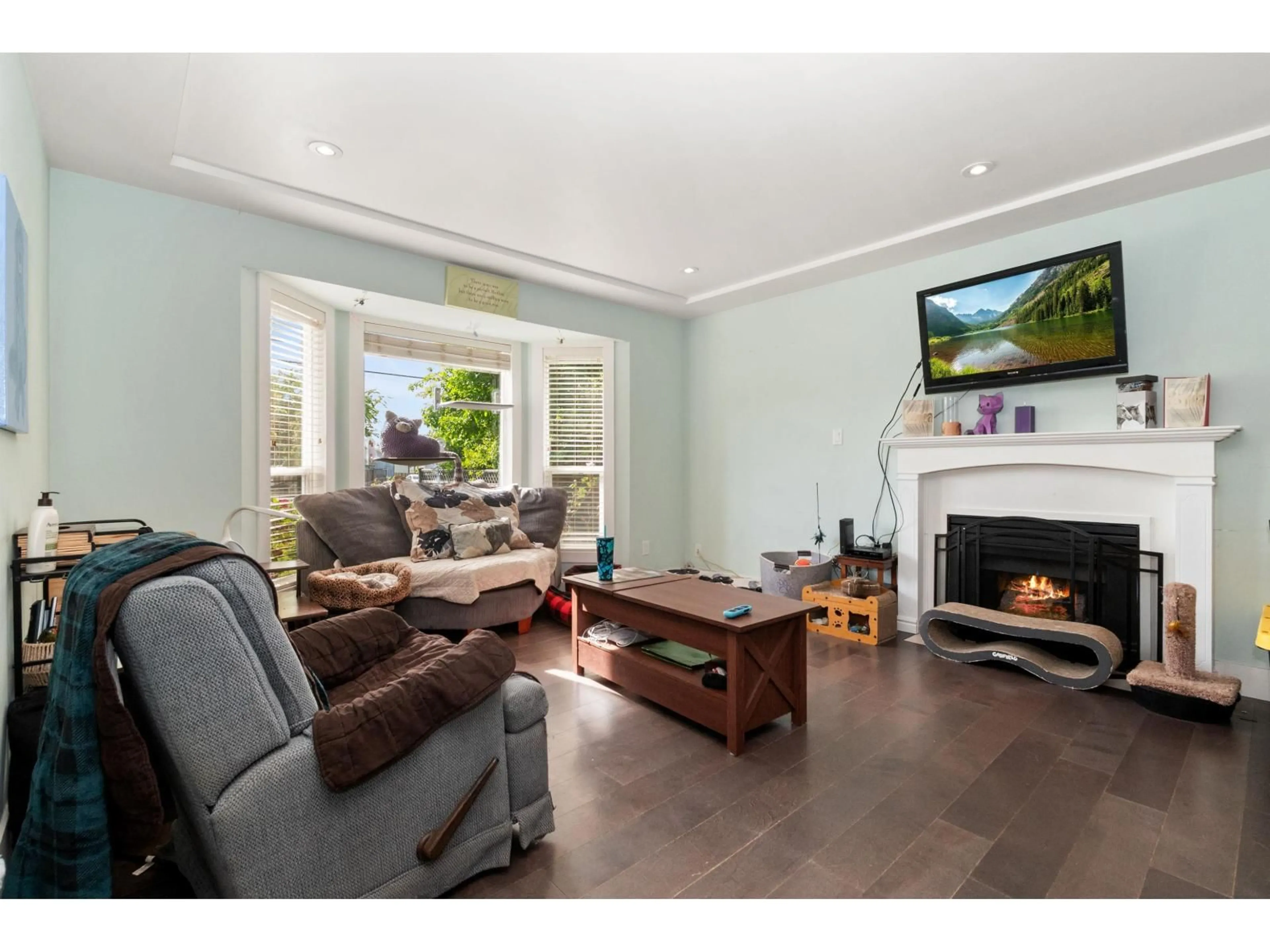 Living room with furniture, unknown for 4970 216 STREET, Langley British Columbia V3A8B4