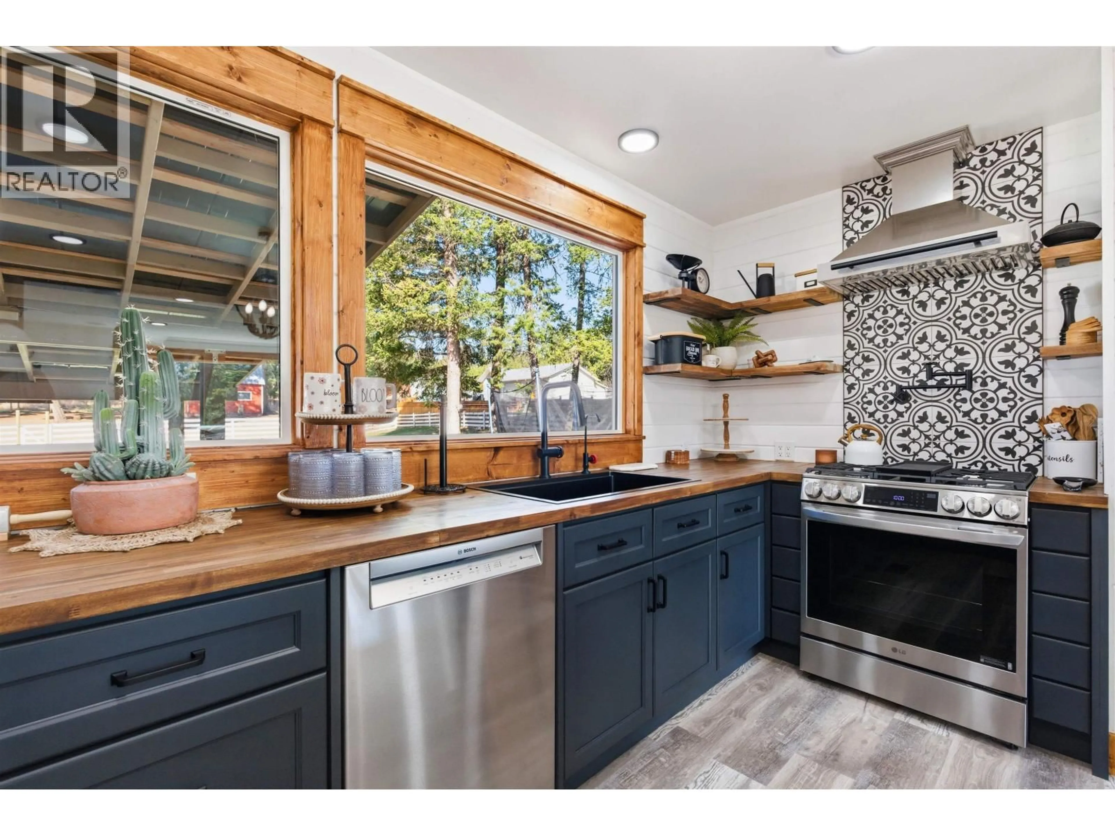 Open concept kitchen, ceramic/tile floor for 2479 BUSH ROAD, Williams Lake British Columbia V2G4V9