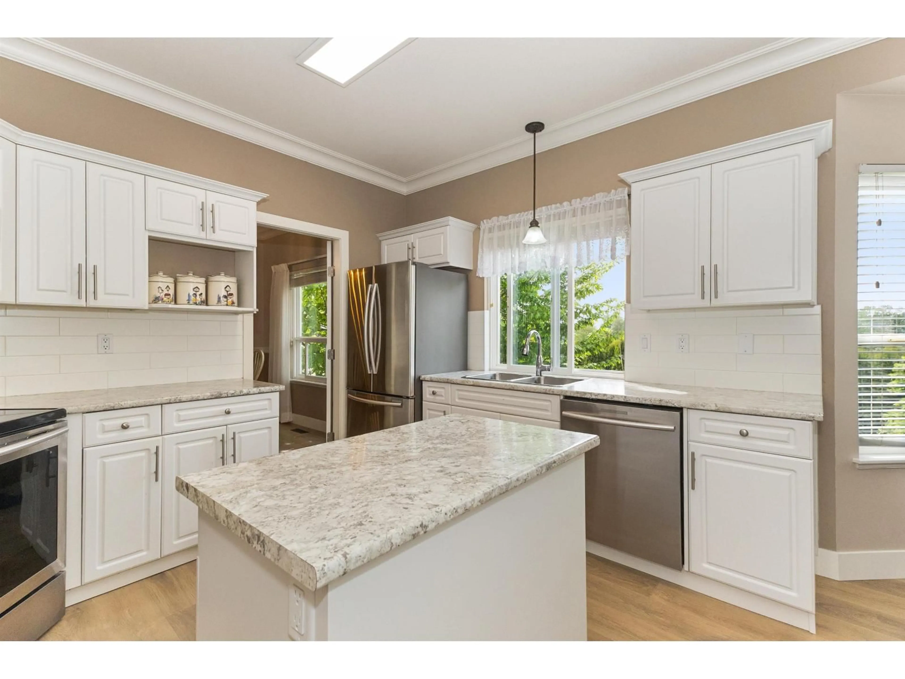 Open concept kitchen, ceramic/tile floor for 3297 MCKINLEY DRIVE, Abbotsford British Columbia V2S8M8