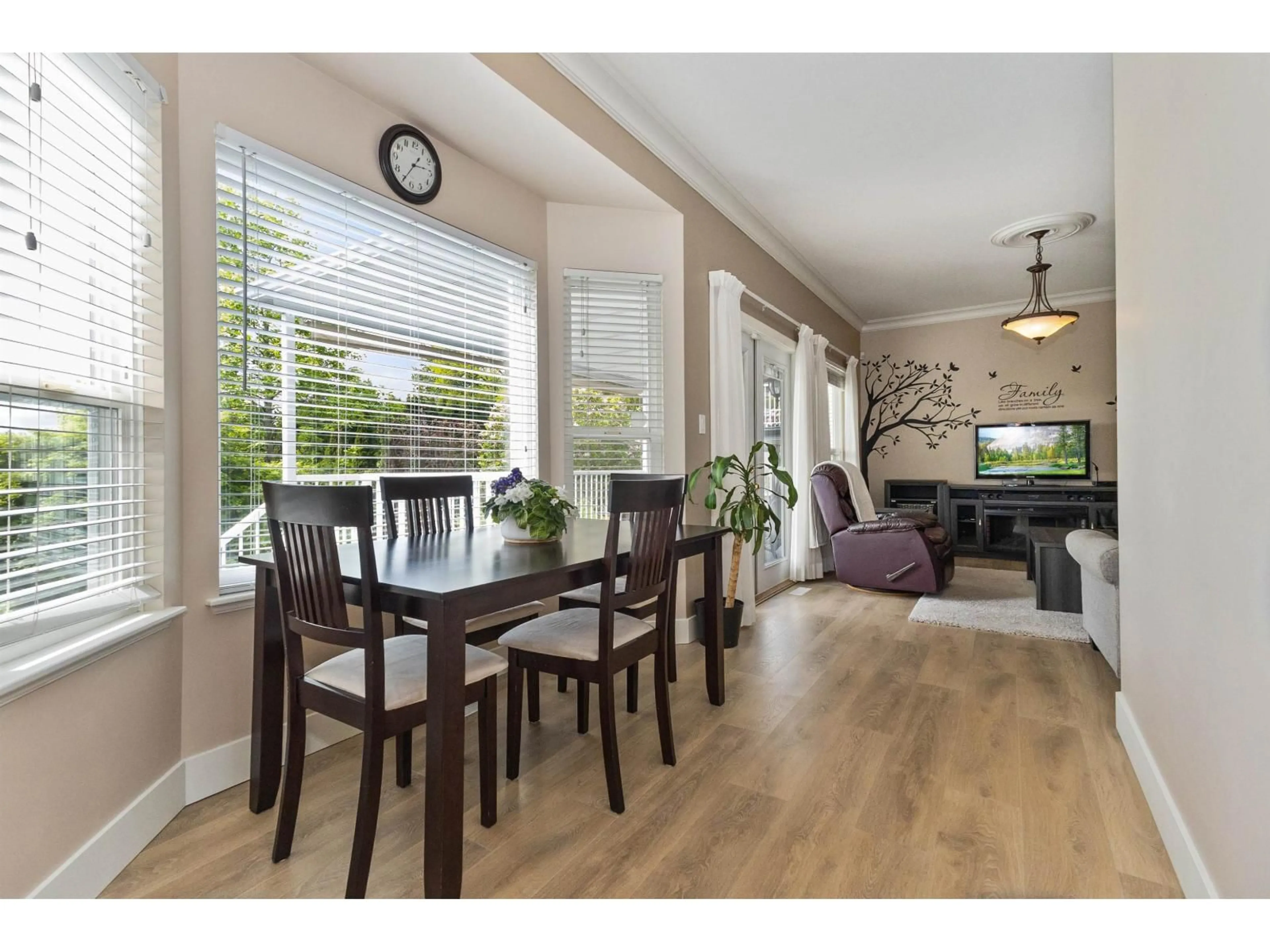 Dining room, wood/laminate floor for 3297 MCKINLEY DRIVE, Abbotsford British Columbia V2S8M8
