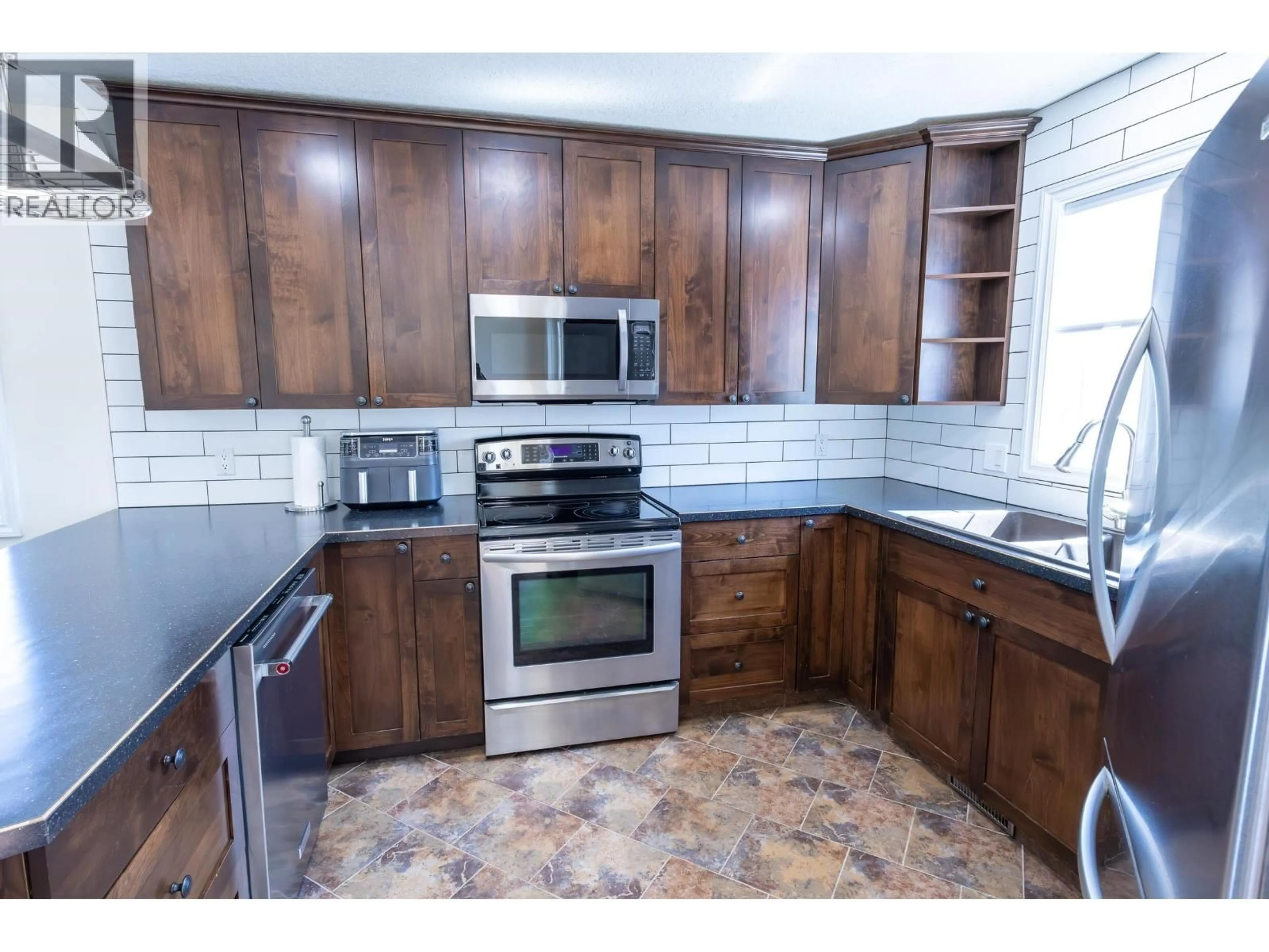 Standard kitchen, unknown for 9019 111 AVENUE, Fort St. John British Columbia V1J6Z2
