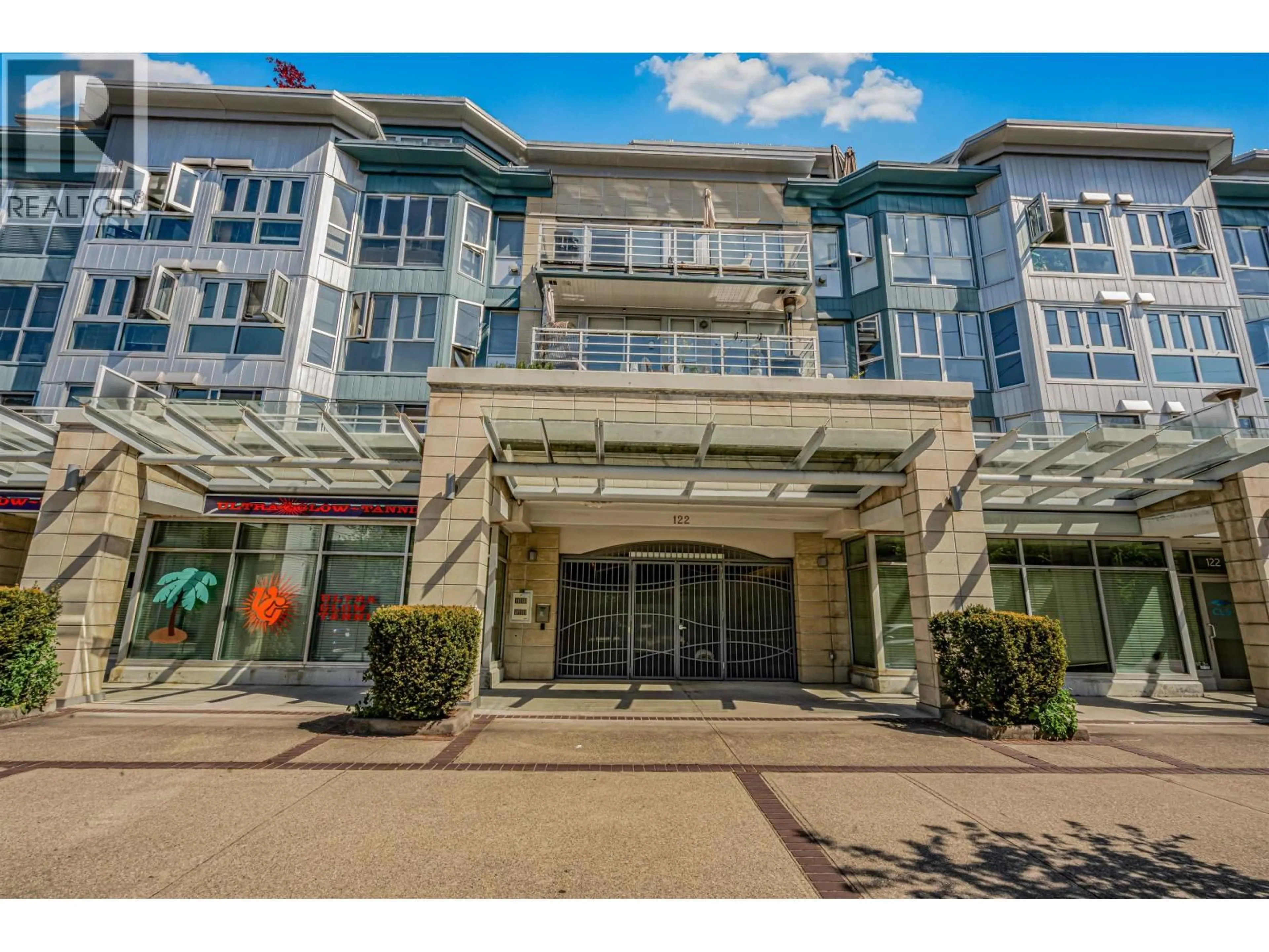 Indoor foyer for 207 - 122 3RD STREET, North Vancouver British Columbia V7L1E6