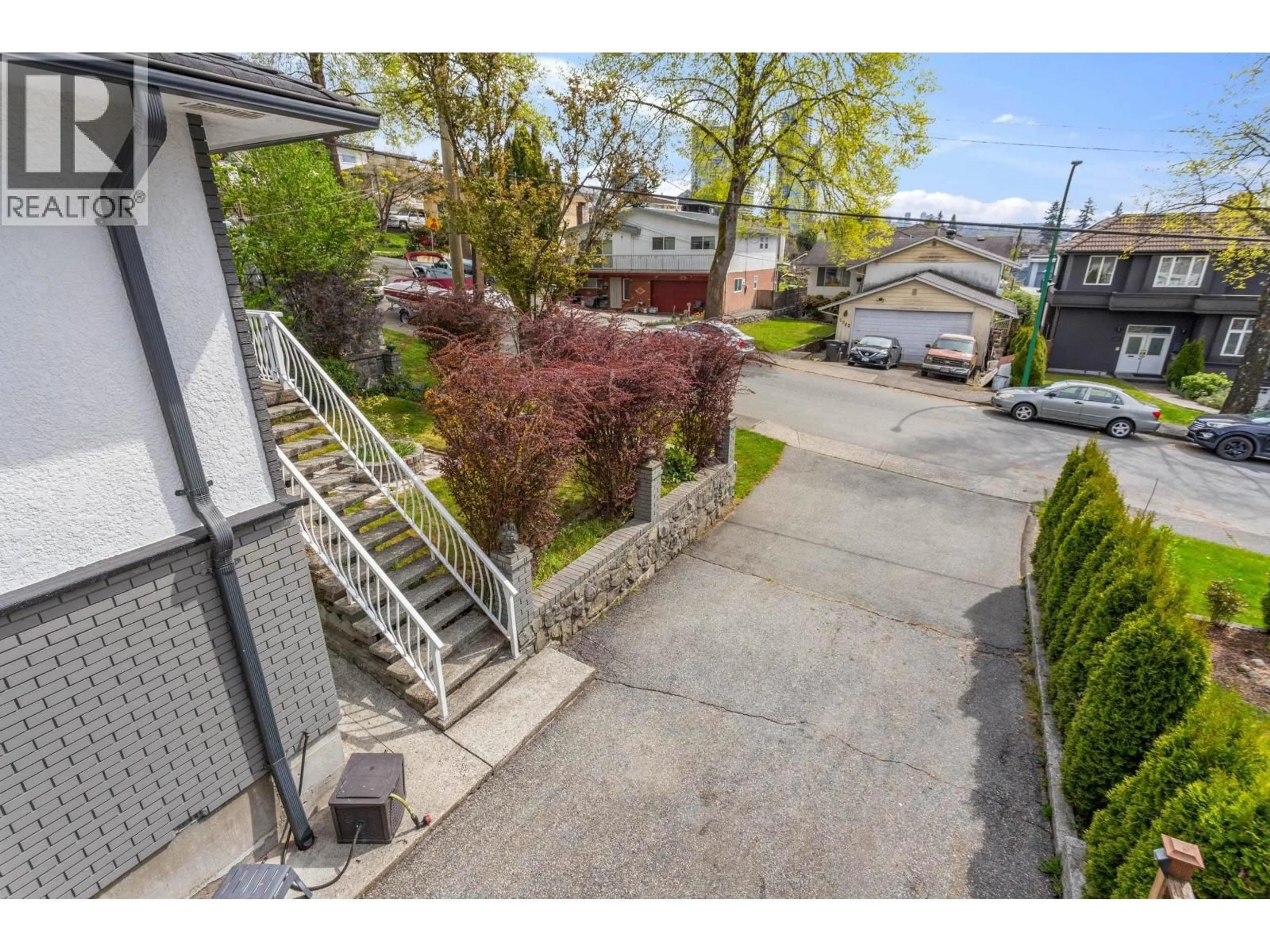 A pic from outside/outdoor area/front of a property/back of a property/a pic from drone, street for 3951 WILLIAM STREET, Burnaby British Columbia V5C3J2