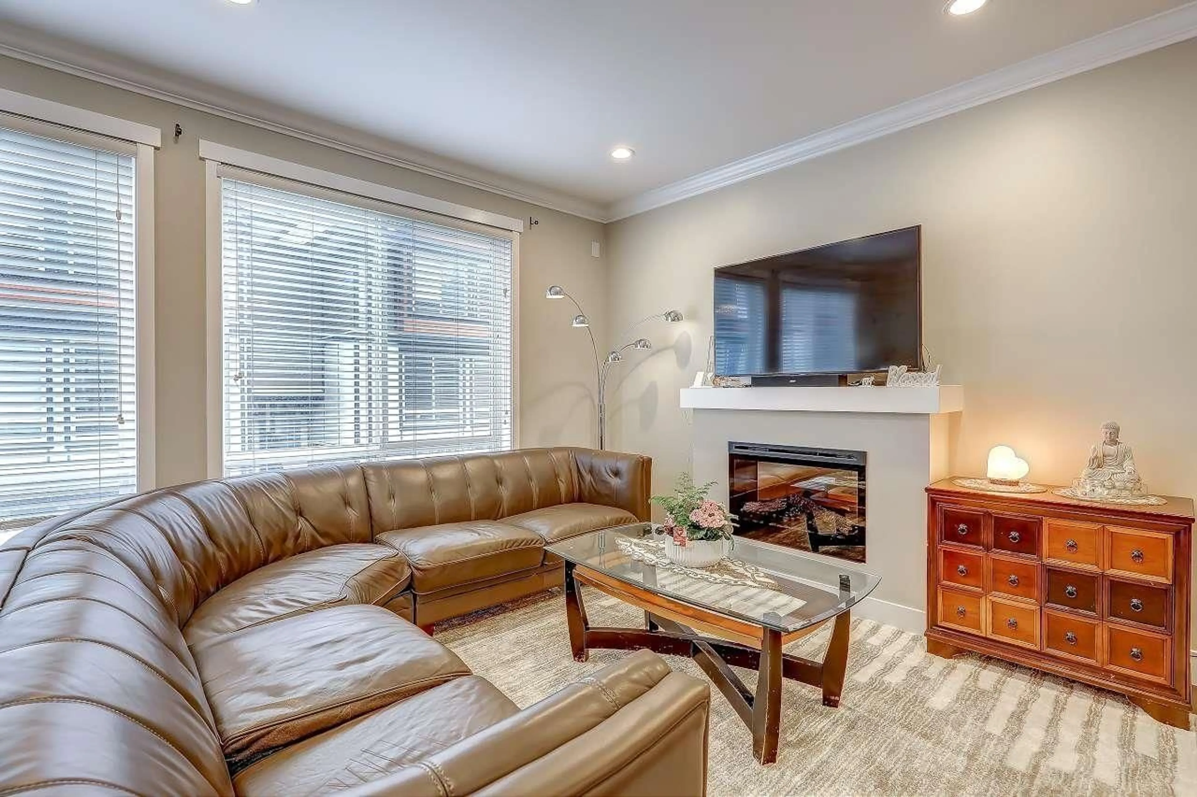 Living room with furniture, unknown for 3 - 6378 142 STREET, Surrey British Columbia V3X1B8