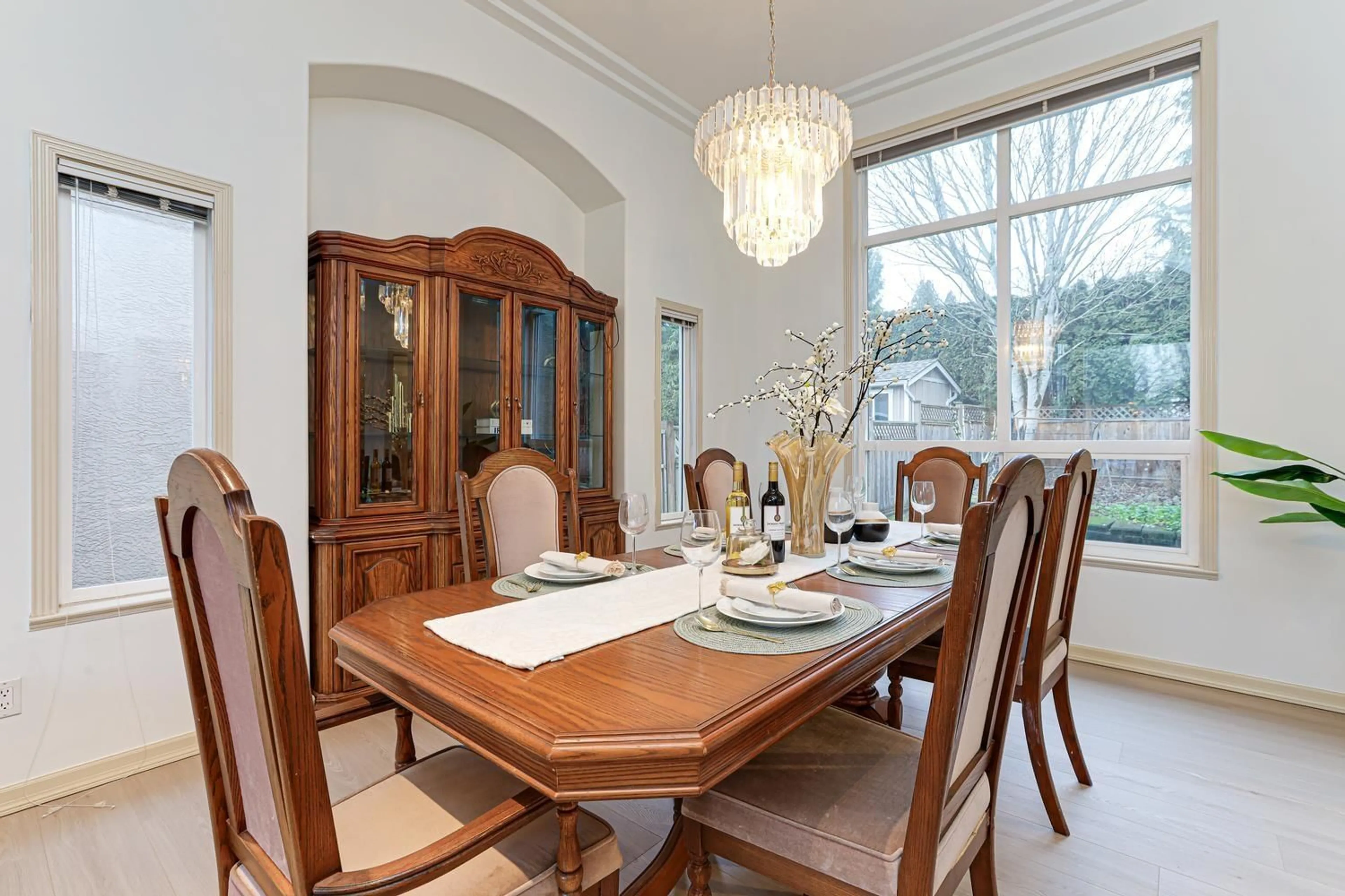 Dining room, wood/laminate floor for 17079 57 AVENUE, Surrey British Columbia V3S8M9