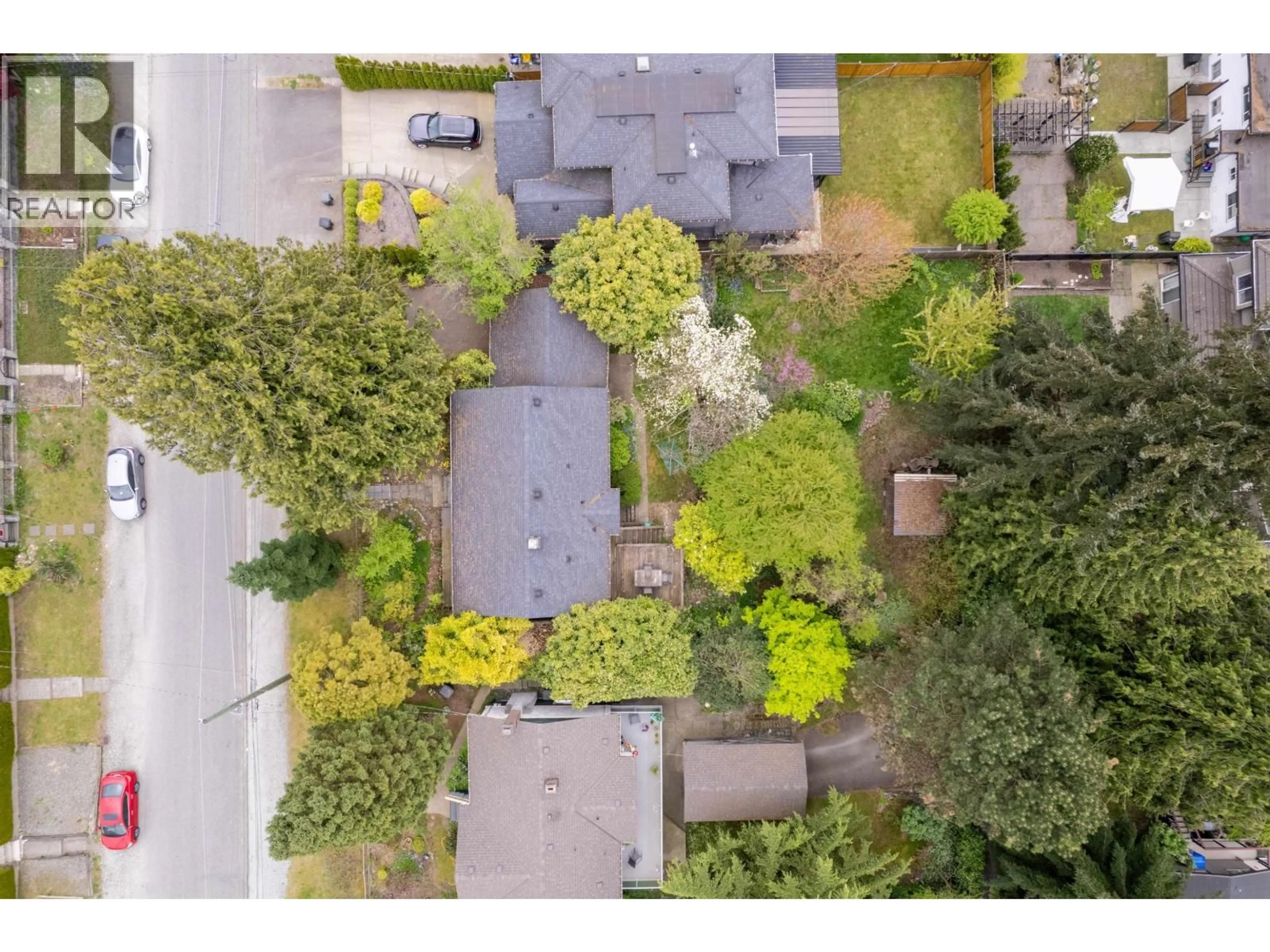 A pic from outside/outdoor area/front of a property/back of a property/a pic from drone, street for 6138 PORTLAND STREET, Burnaby British Columbia V5J2S2