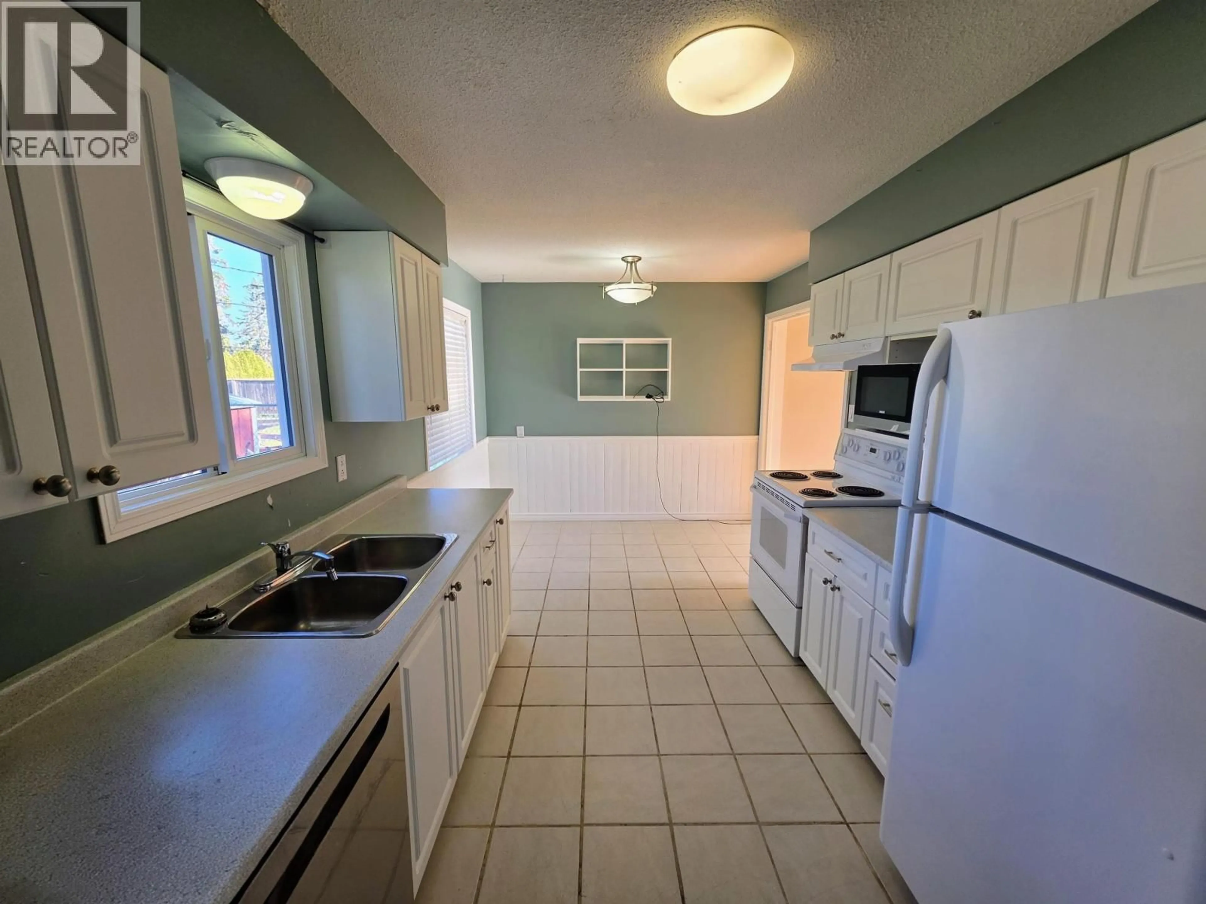 Standard kitchen, ceramic/tile floor for 253 MOFFAT STREET, Prince George British Columbia V2M3L4