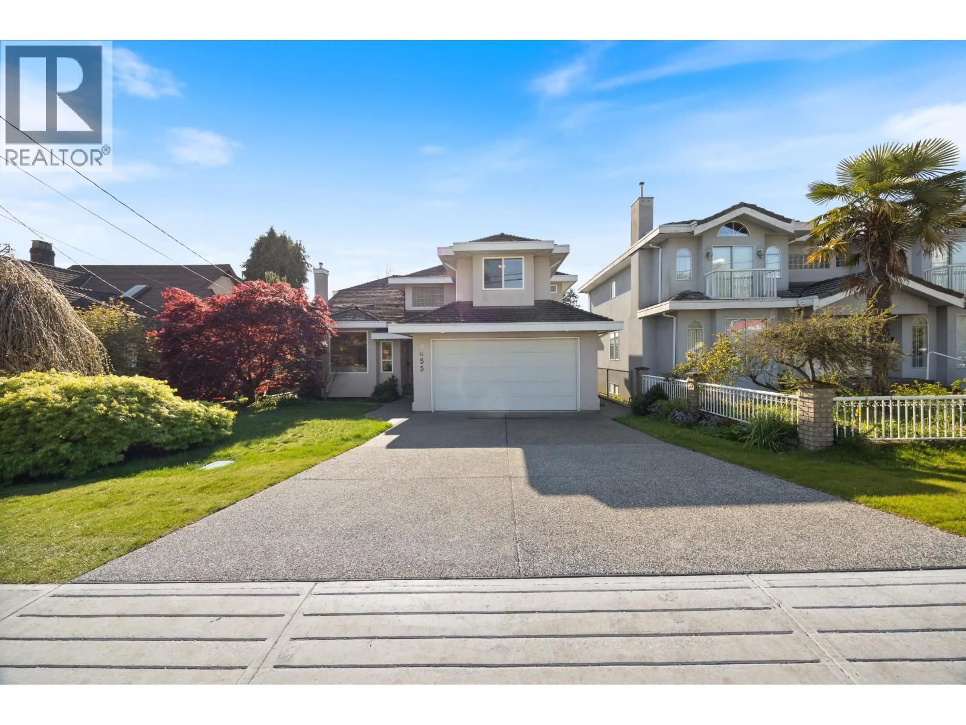 A pic from outside/outdoor area/front of a property/back of a property/a pic from drone, street for 7055 GRAY AVENUE, Burnaby British Columbia V5J3Y9