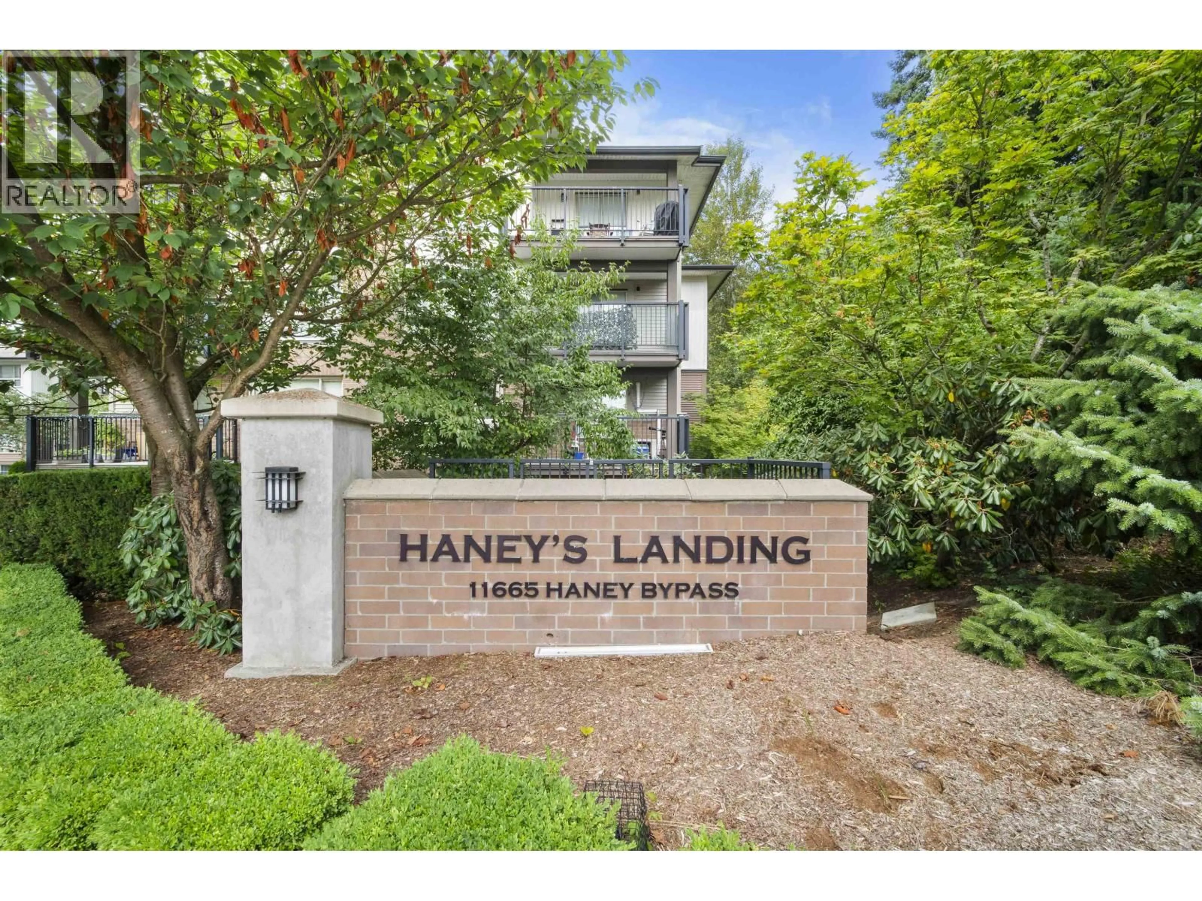 Indoor entryway for 304 - 11665 HANEY, Maple Ridge British Columbia V2X8W9