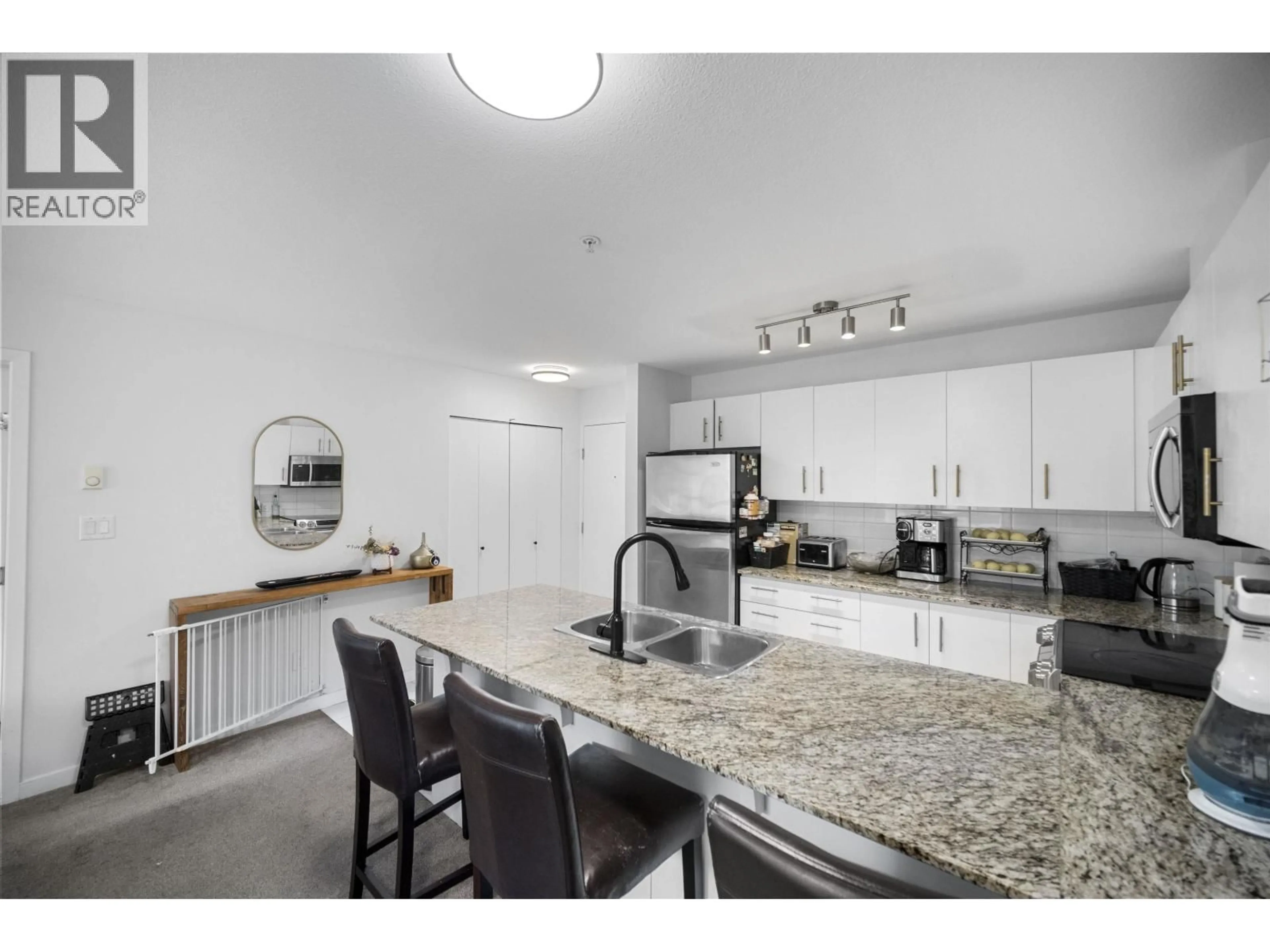 Open concept kitchen, unknown for 304 - 11665 HANEY, Maple Ridge British Columbia V2X8W9