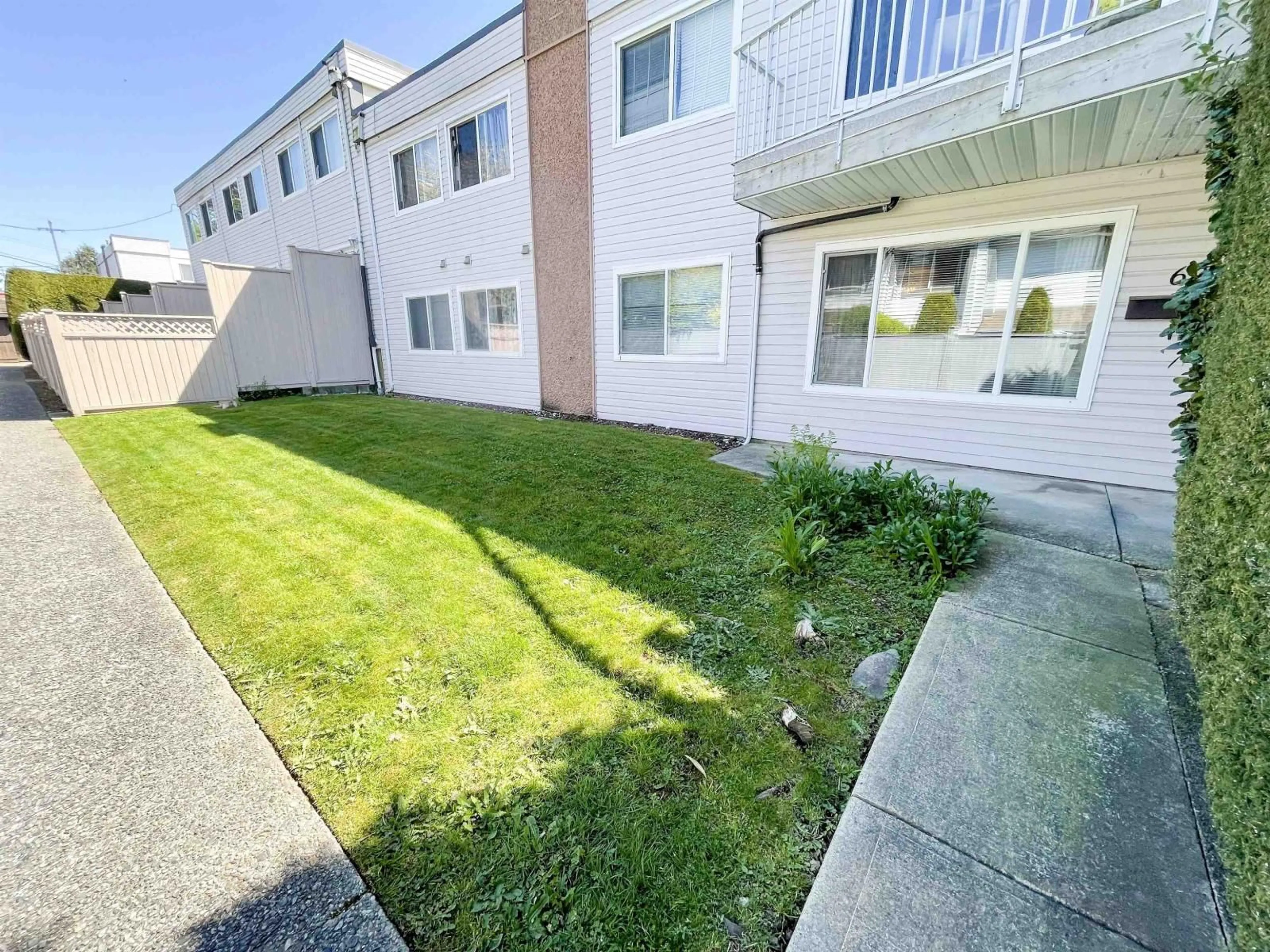 A pic from outside/outdoor area/front of a property/back of a property/a pic from drone, street for 603 - 11901 89A AVENUE, Delta British Columbia V4C3G8