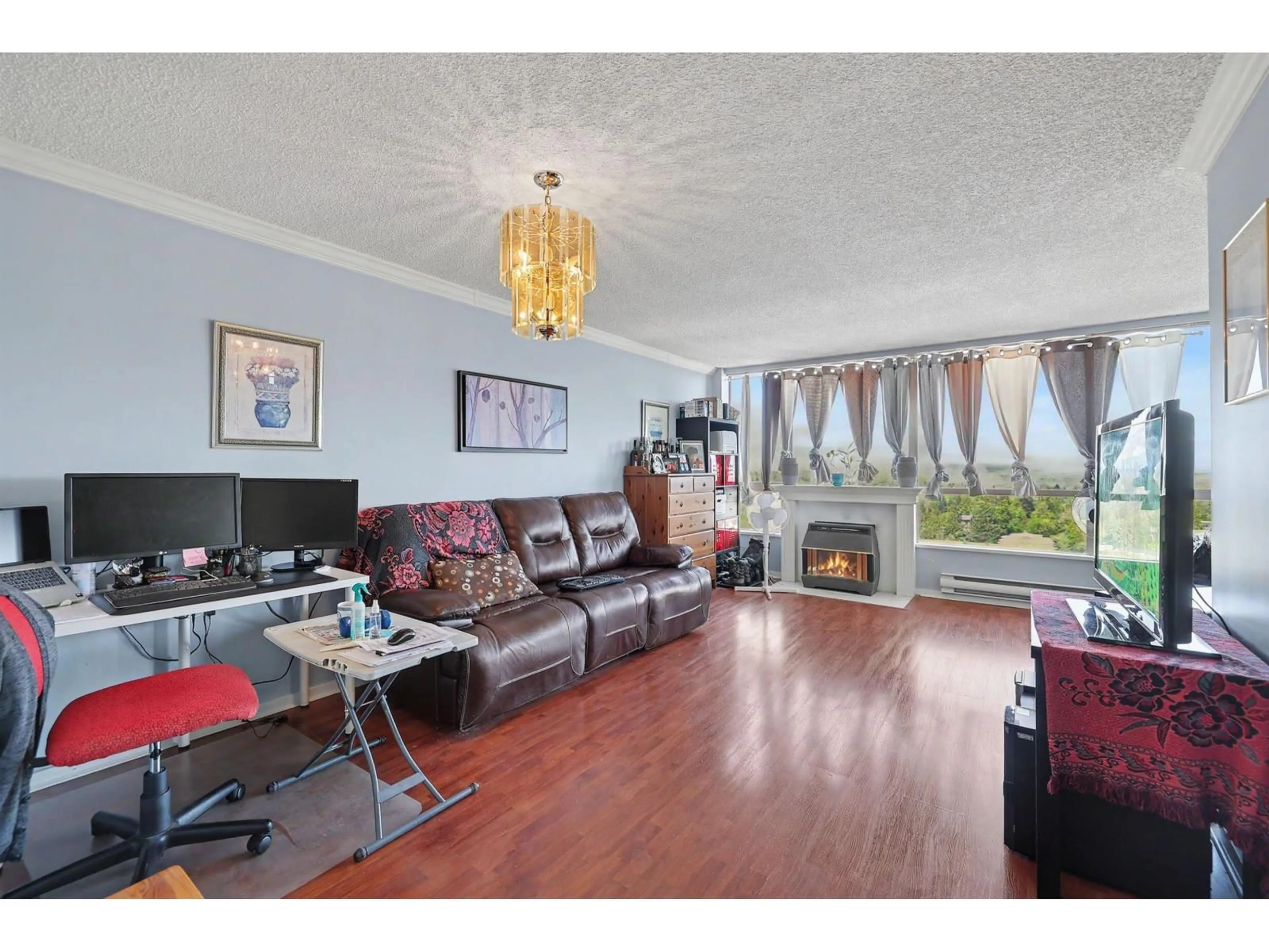Living room with furniture, unknown for 1701 - 14881 103A AVENUE, Surrey British Columbia V3R0M5
