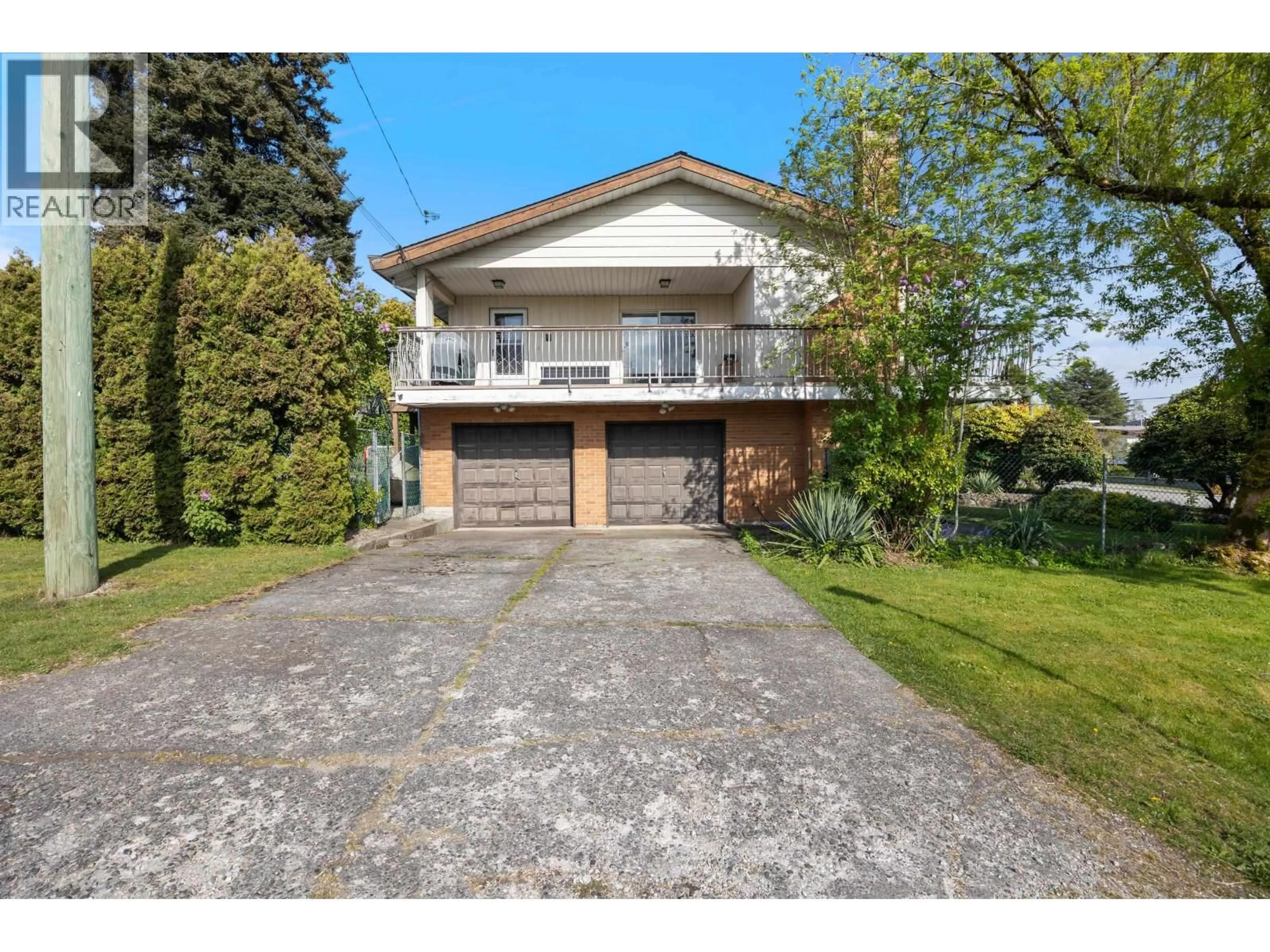 A pic from outside/outdoor area/front of a property/back of a property/a pic from drone, street for 4607 IRMIN STREET, Burnaby British Columbia V5J1Y1