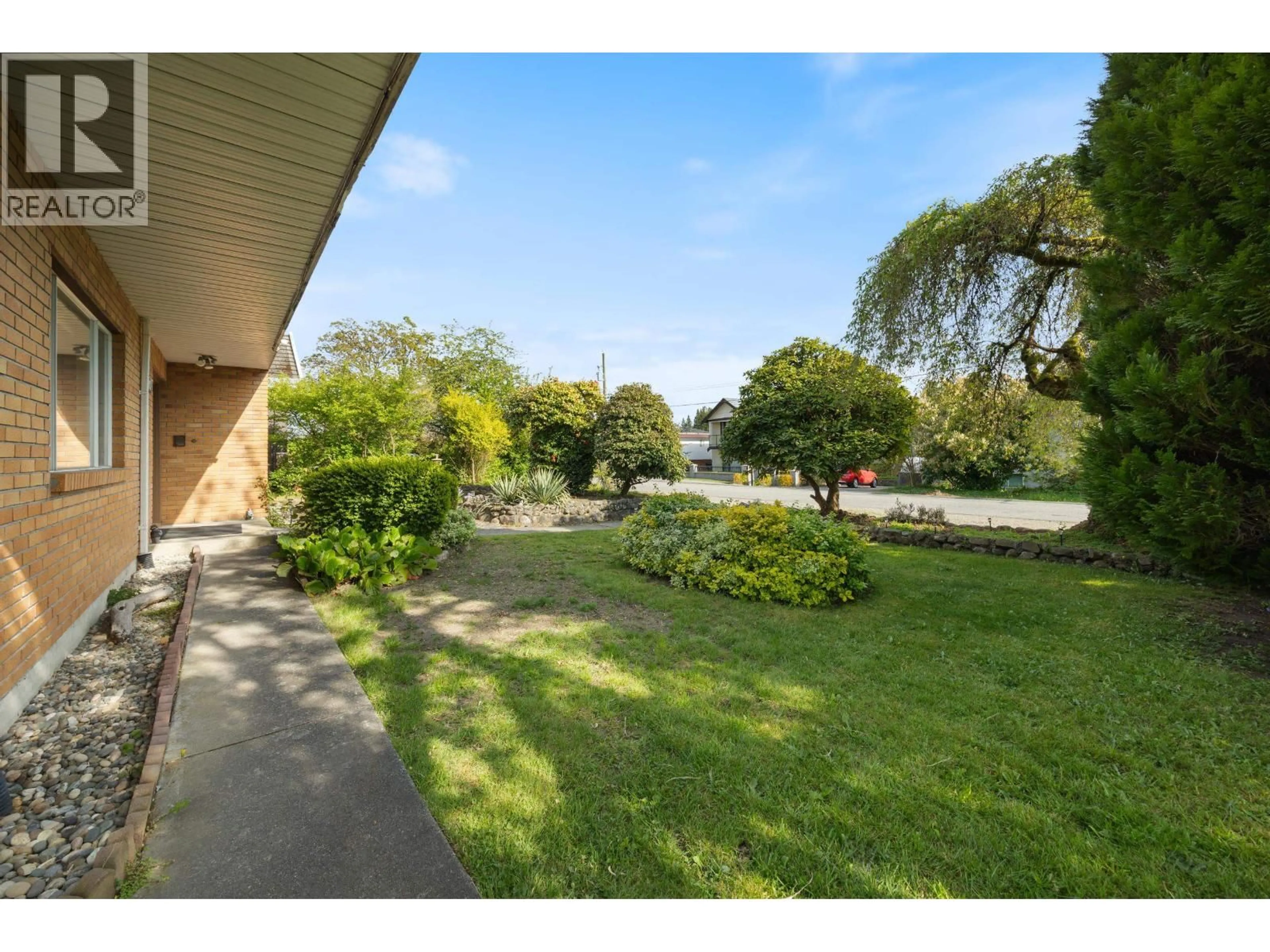 Patio, street for 4607 IRMIN STREET, Burnaby British Columbia V5J1Y1