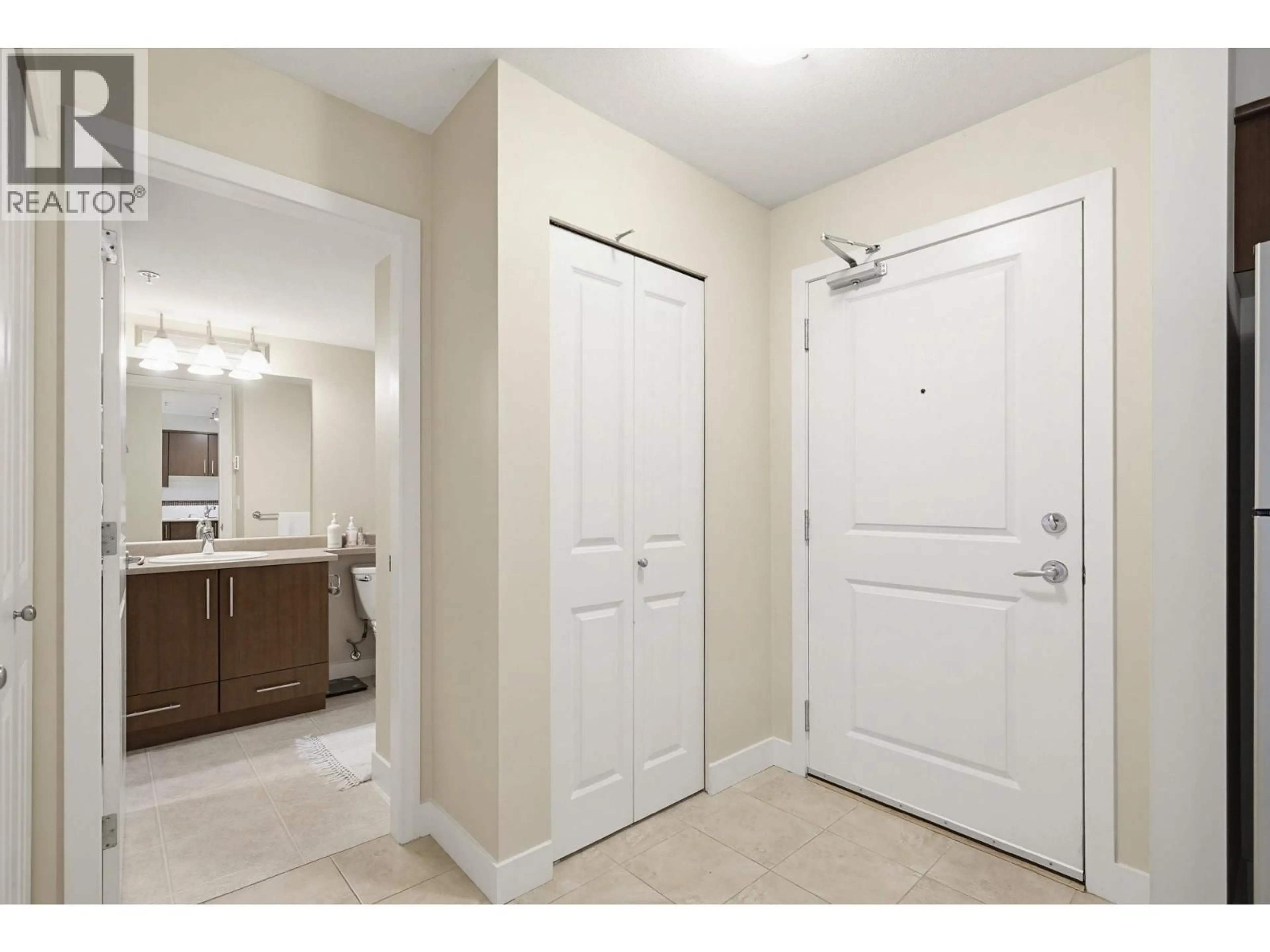 Indoor entryway for 206 - 12238 224 STREET, Maple Ridge British Columbia V2X8W5