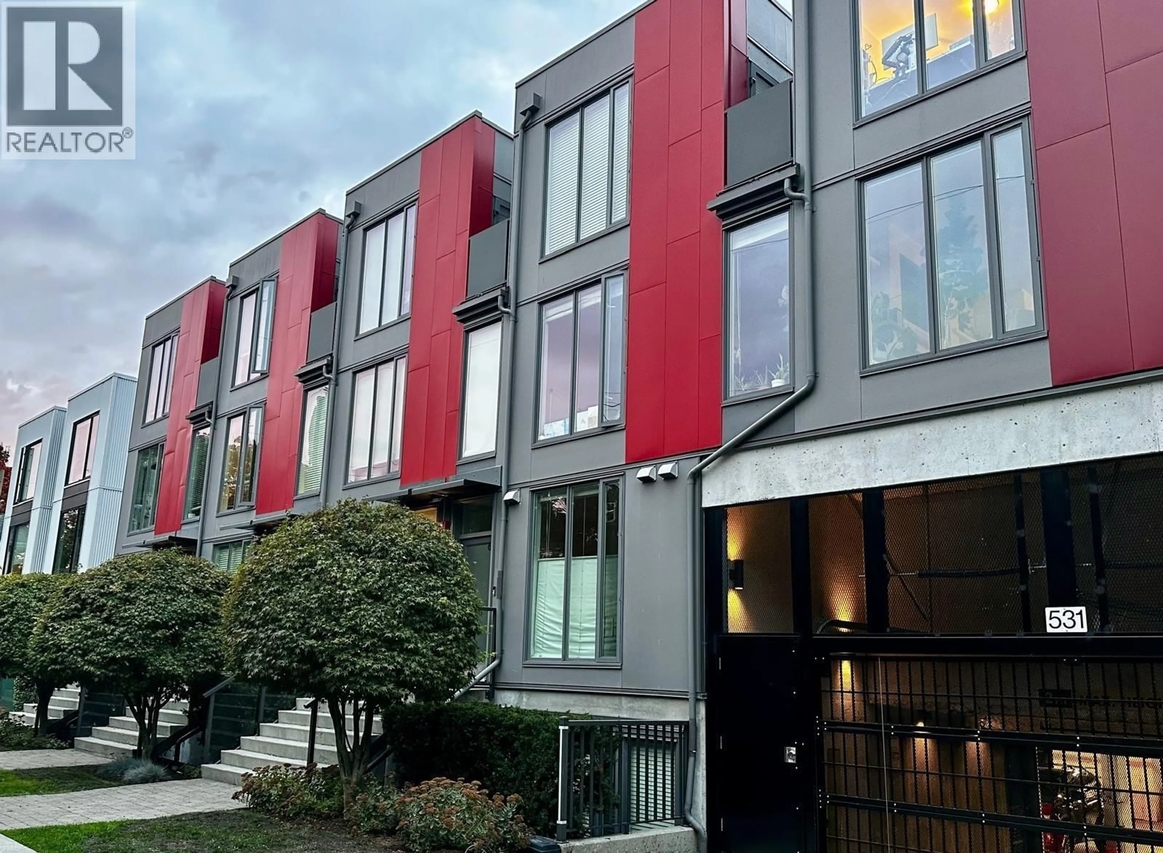 A pic from outside/outdoor area/front of a property/back of a property/a pic from drone, street for 8 - 531 16TH AVENUE, West Vancouver British Columbia V5T2V1