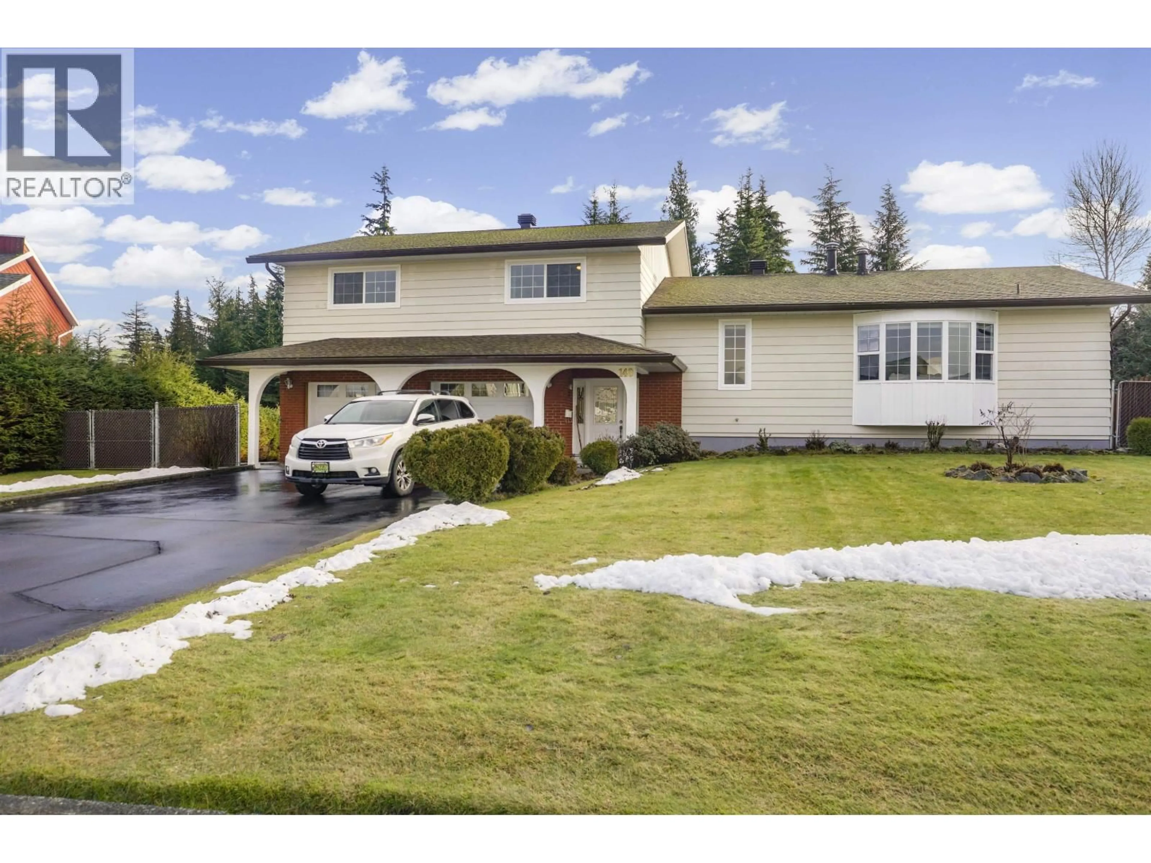 Home with vinyl exterior material, street for 140 SMITH STREET, Kitimat British Columbia V8C2R5