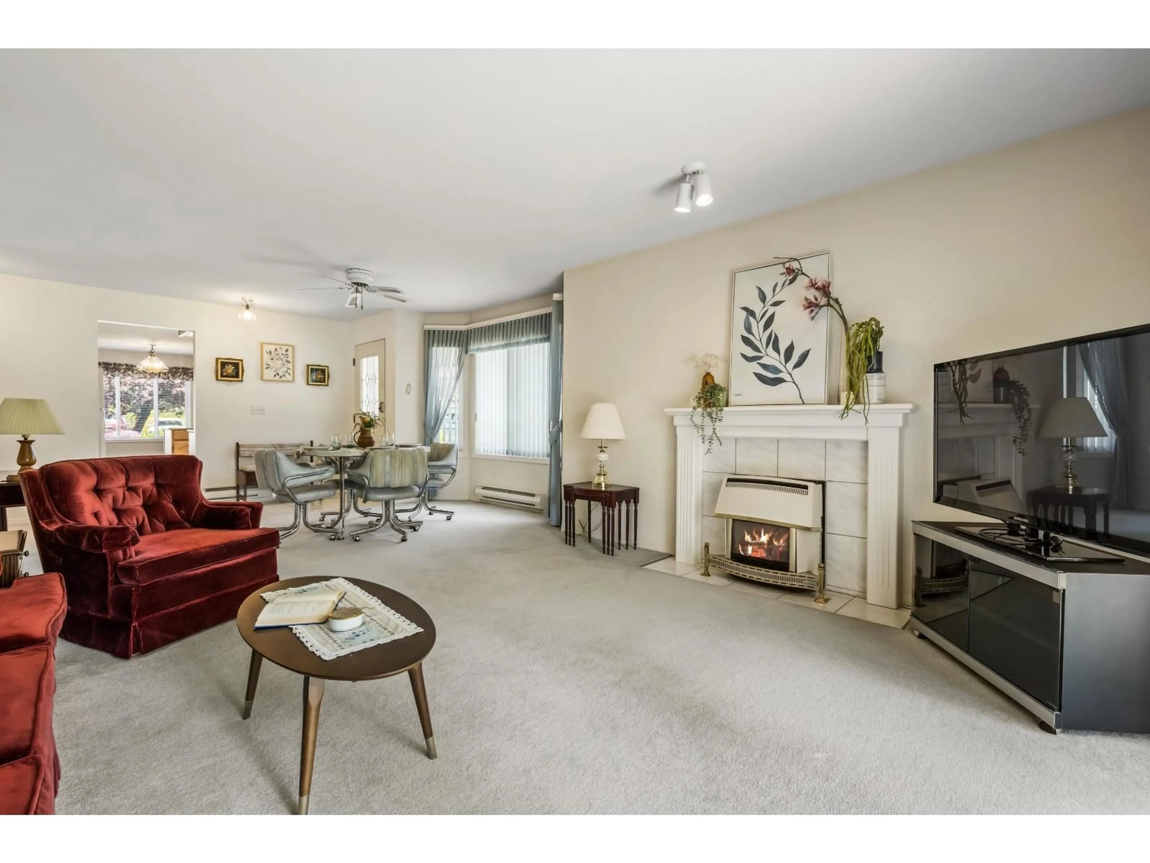 Living room with furniture, unknown for 15 - 46350 CESSNA DRIVE, Chilliwack British Columbia V2P7W3