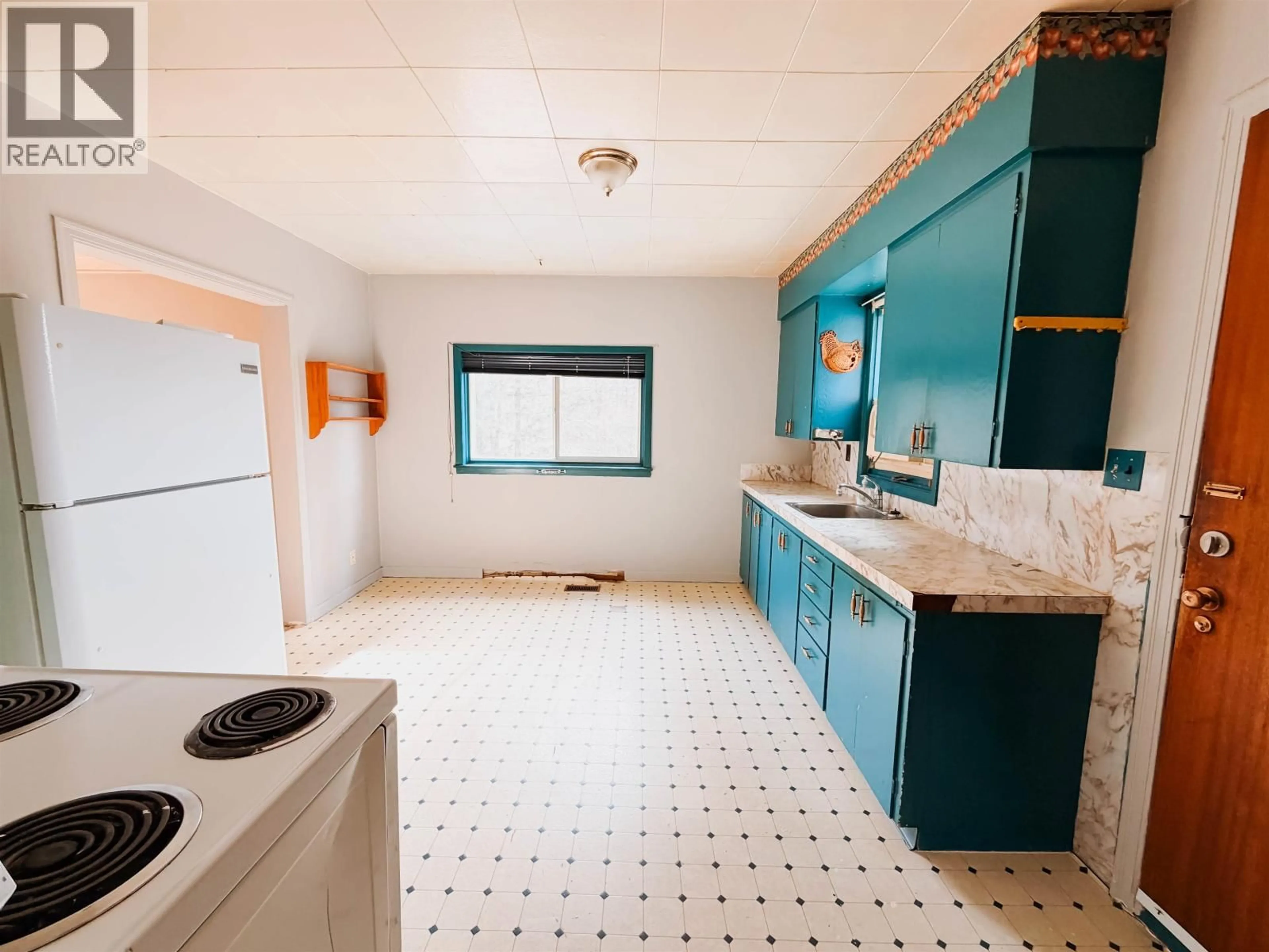 Standard kitchen, ceramic/tile floor for 291 HIXON CREEK ROAD, Hixon British Columbia V0K1S1
