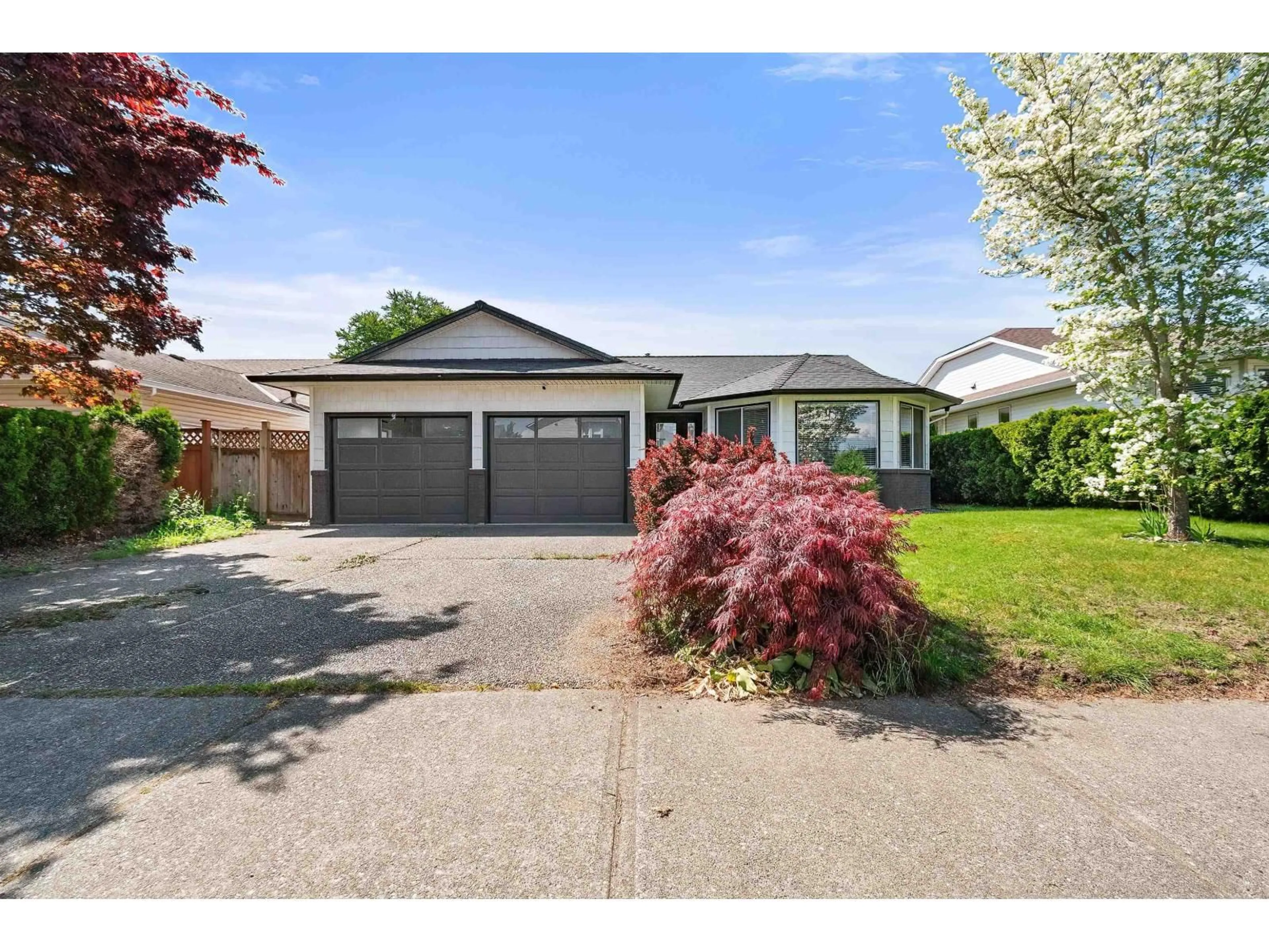 Home with vinyl exterior material, street for 5937 CAMBRIDGE STREET, Chilliwack British Columbia V2R2Y4