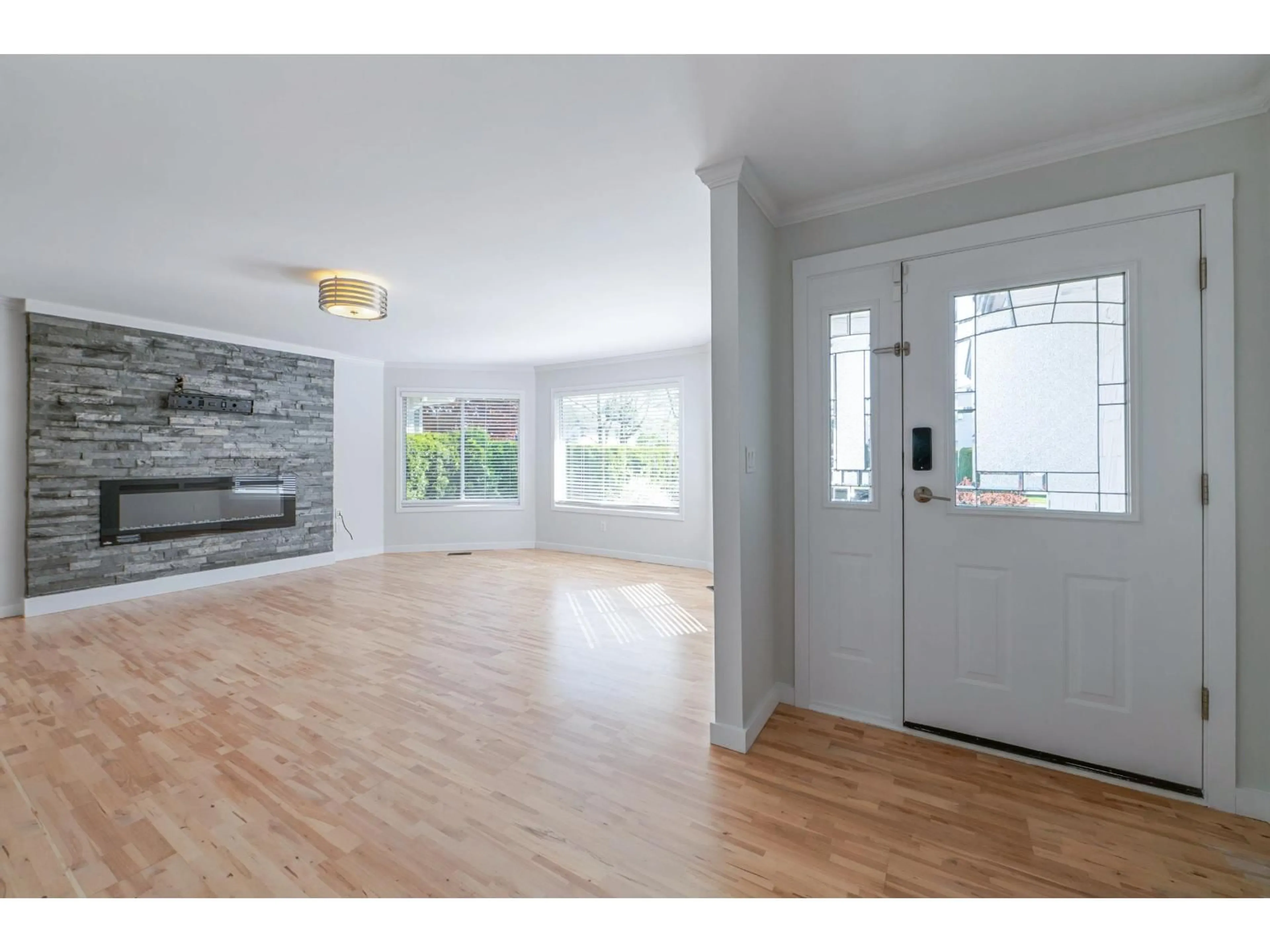 Indoor entryway for 5937 CAMBRIDGE STREET, Chilliwack British Columbia V2R2Y4