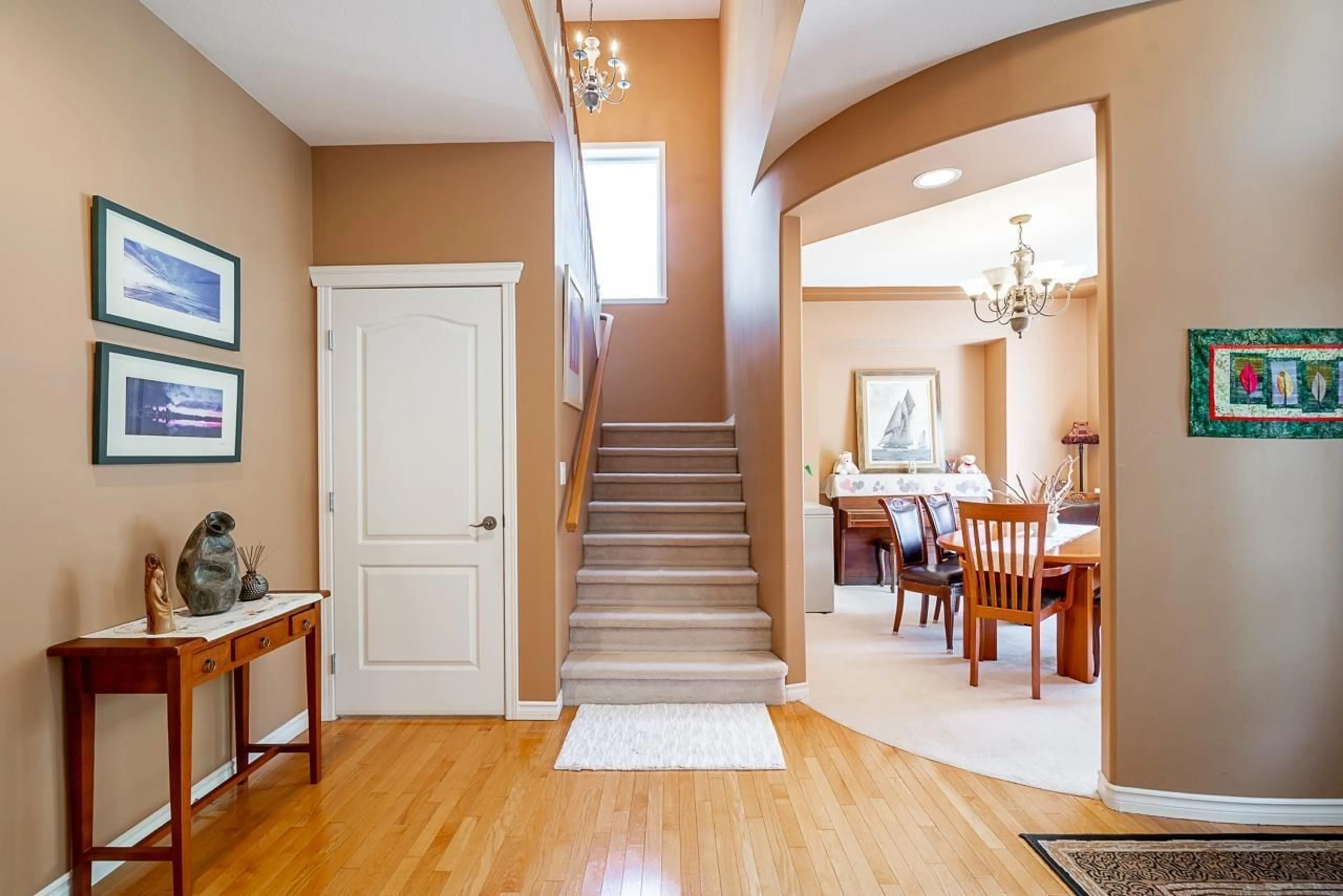 Indoor foyer for 21235 43A AVENUE, Langley British Columbia V3A8S4